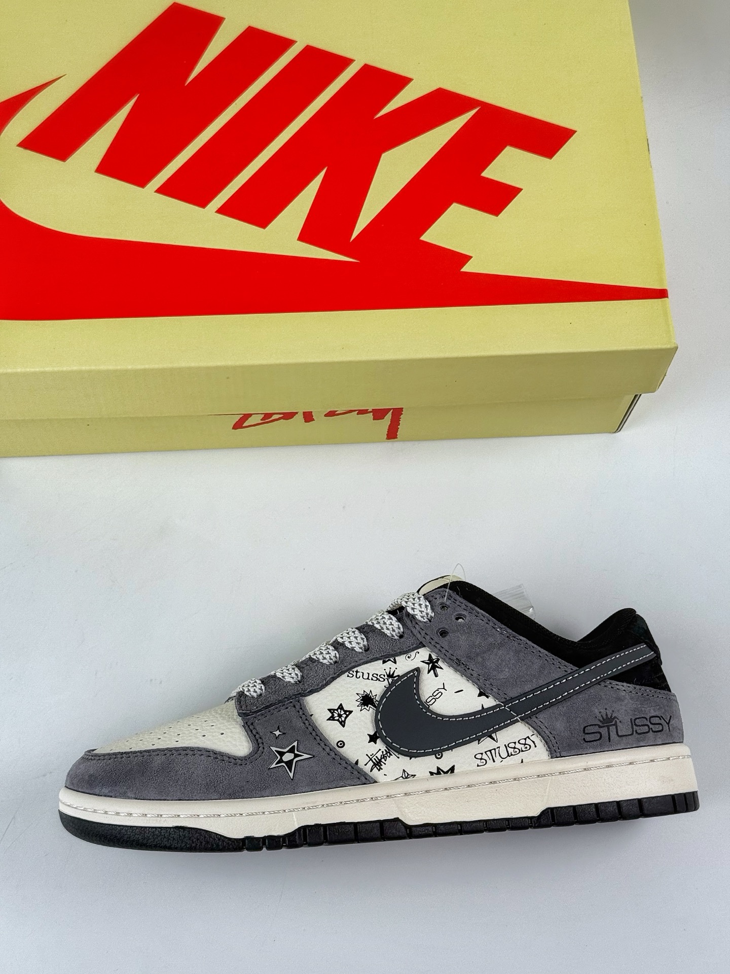 240 Nike SB Dunk Low x Stussy 灰白满天星 HS2506-229