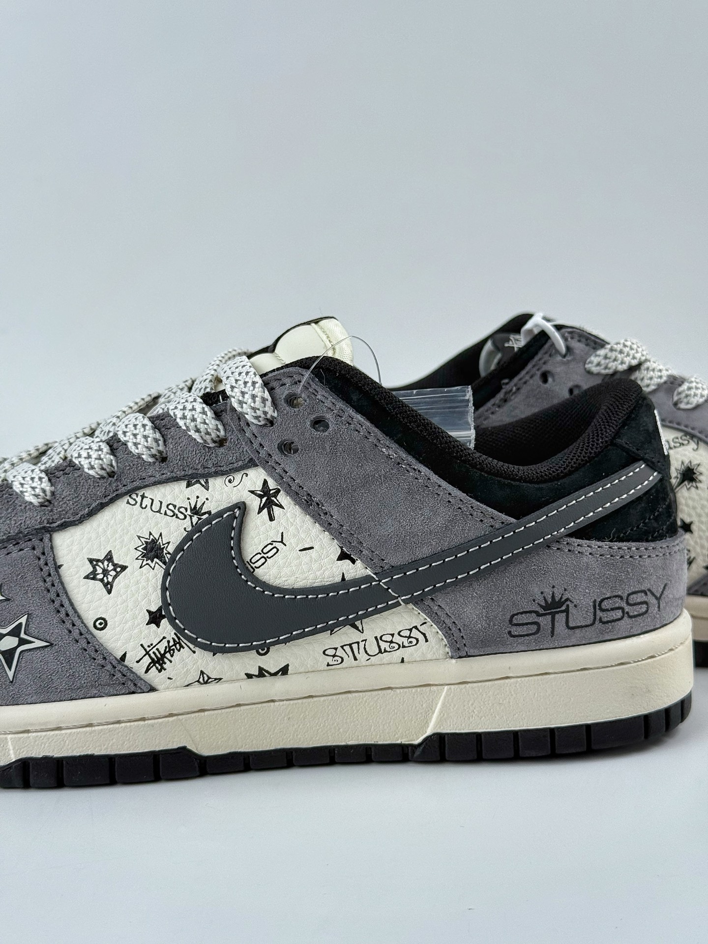 240 Nike SB Dunk Low x Stussy 灰白满天星 HS2506-229