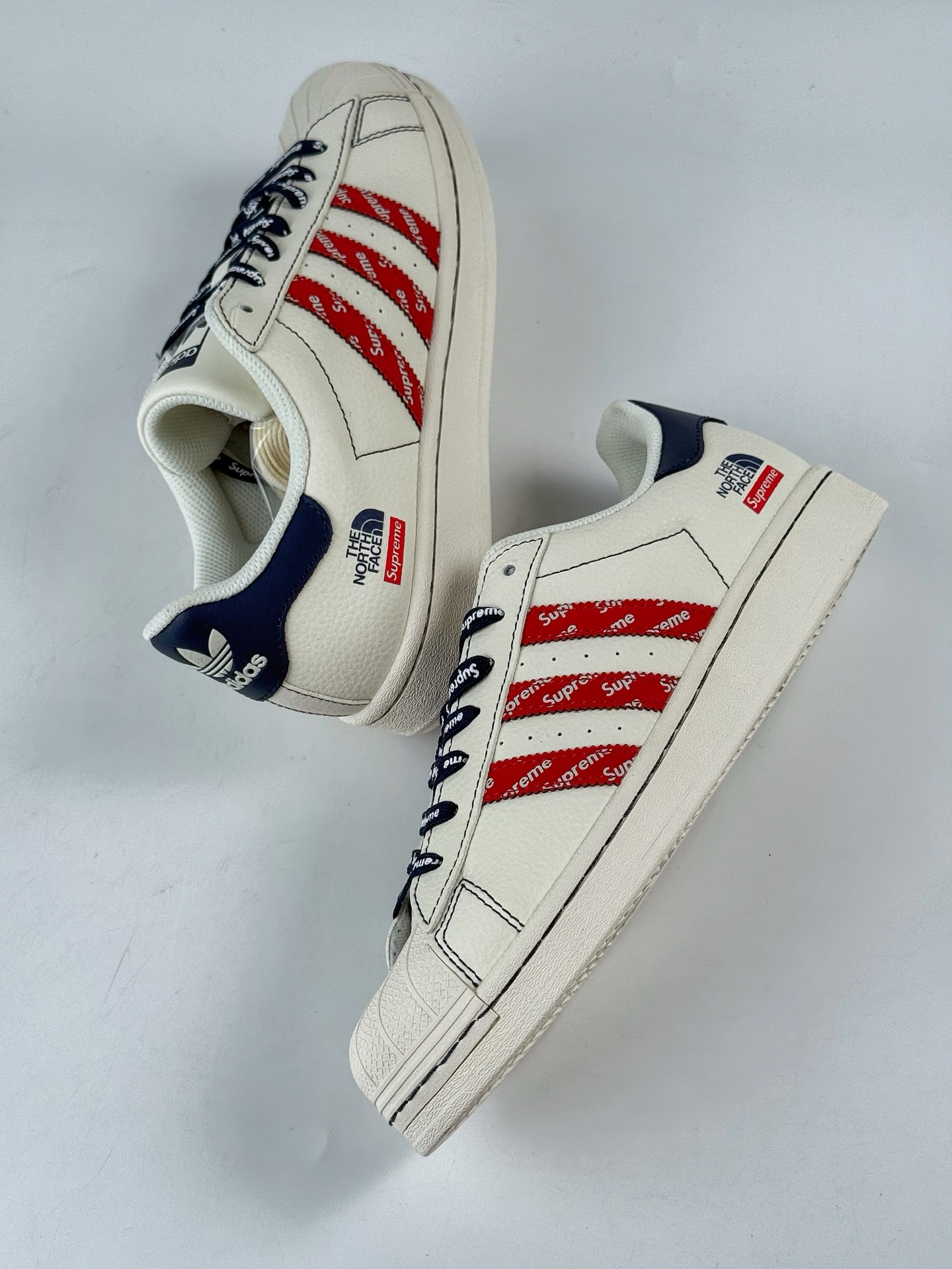 220 AD Originals Superstar x The North Face x Superme 白红蓝 QC2604