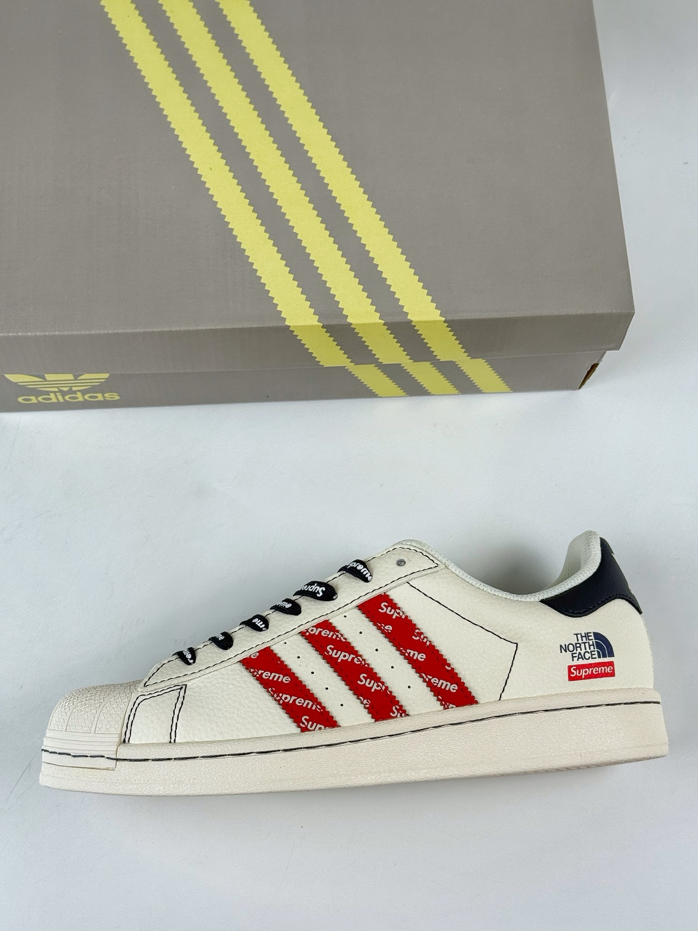 220 AD Originals Superstar x The North Face x Superme 白红蓝 QC2604