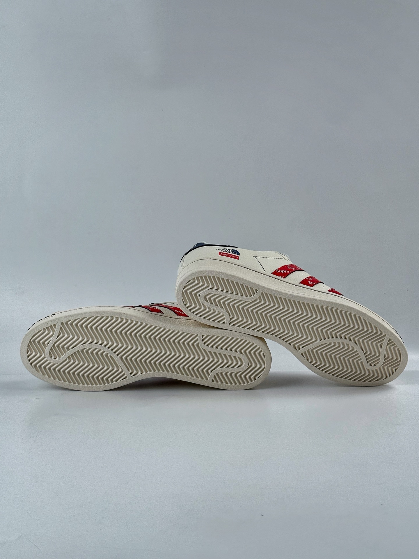 220 AD Originals Superstar x The North Face x Superme 白红蓝 QC2604