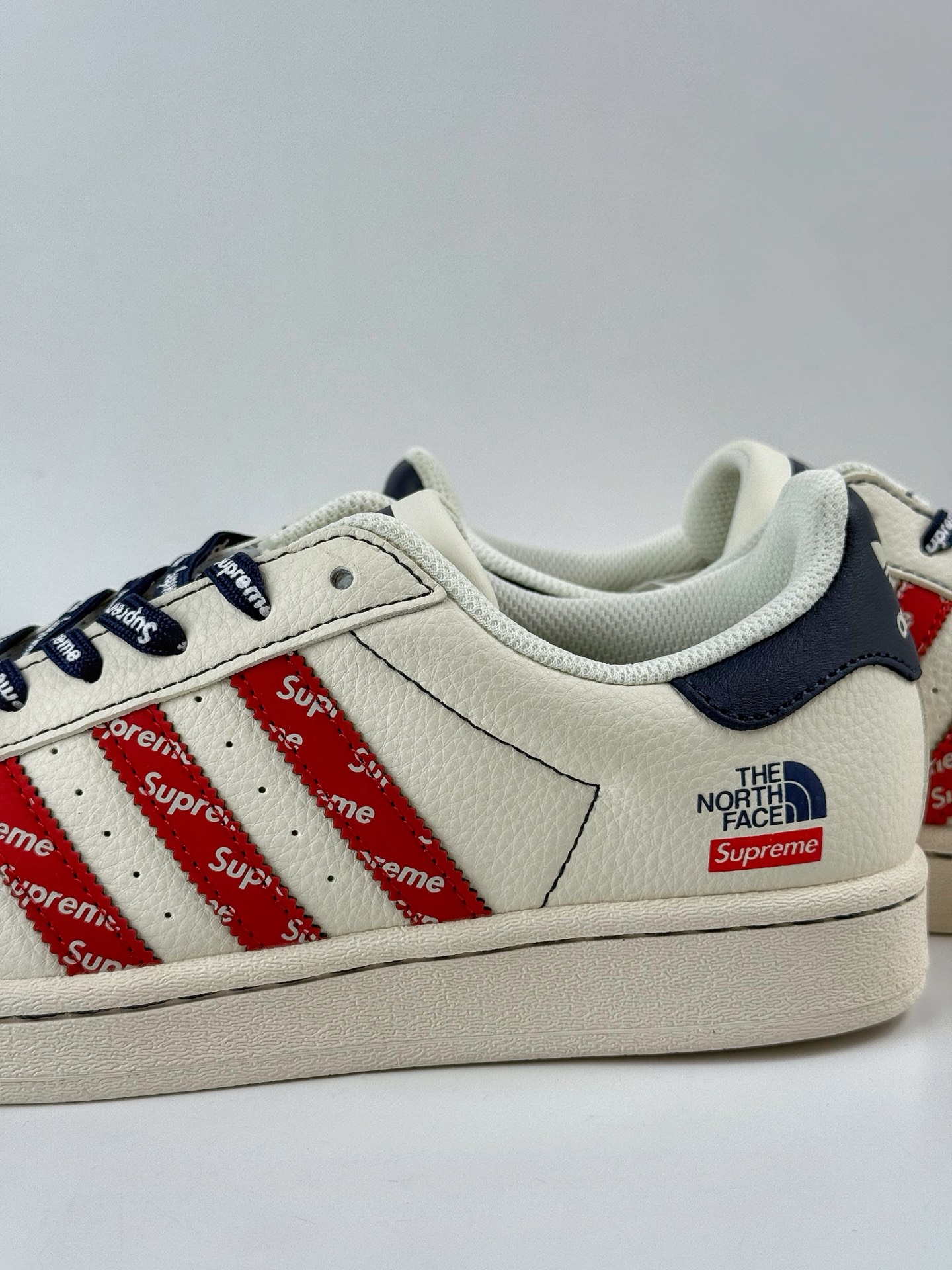 220 AD Originals Superstar x The North Face x Superme 白红蓝 QC2604