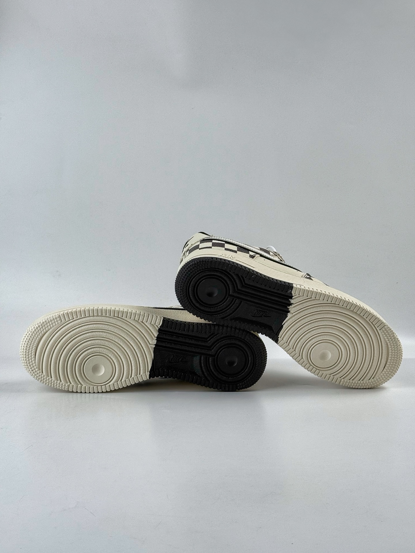 260 Nike Air Force 1 Low 07 x DIOR 白黑方格满天星 KJ1688-022