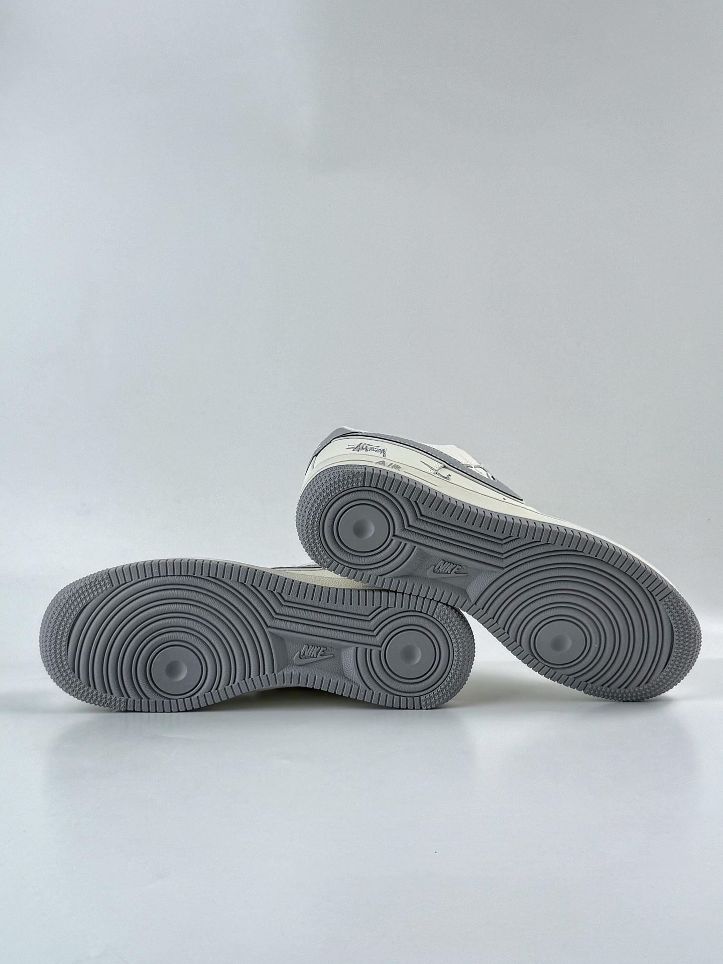 260 Nike Air Force 1 Low 07 x Stussy 白灰三小勾满天星 CS5288-040