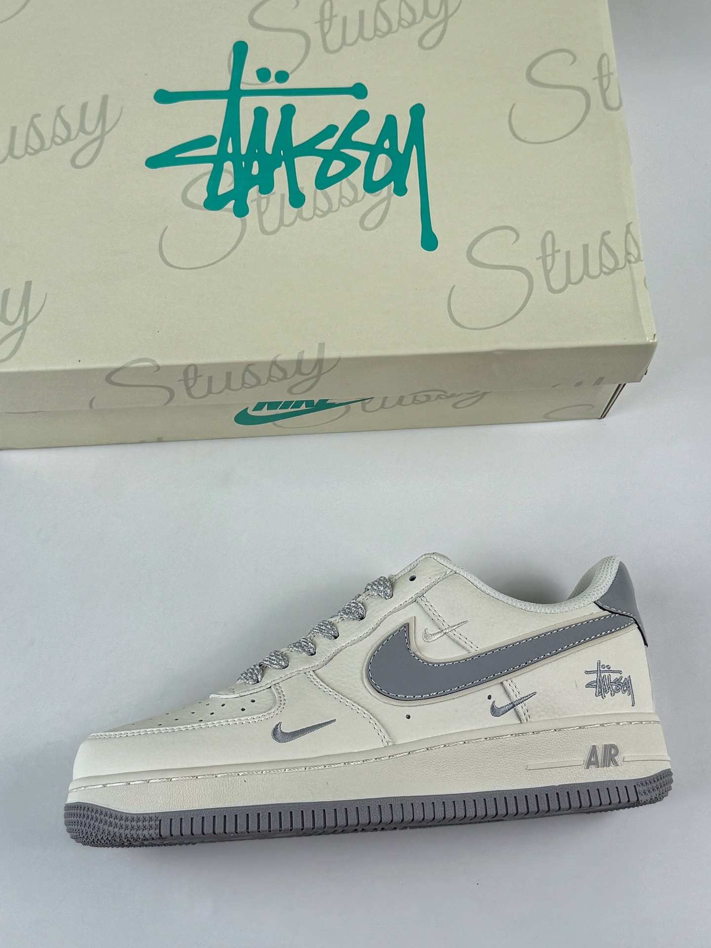 260 Nike Air Force 1 Low 07 x Stussy 白灰三小勾满天星 CS5288-040