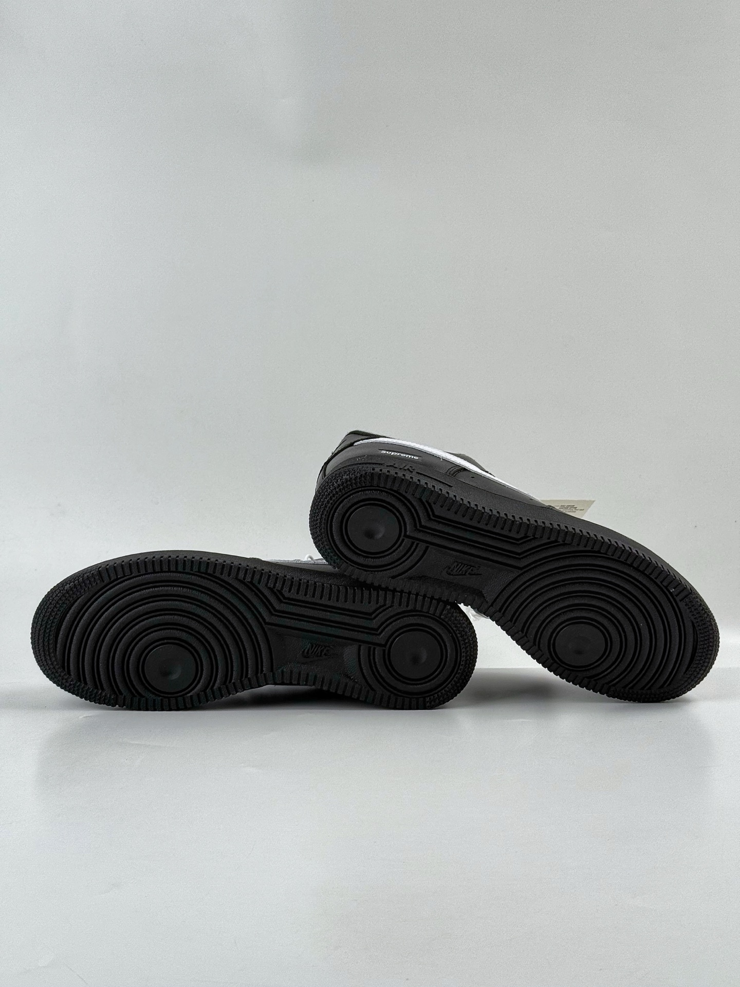 200 Nike Air Force 1 Low 07 x Supreme 亮面黑白 CU9225-002