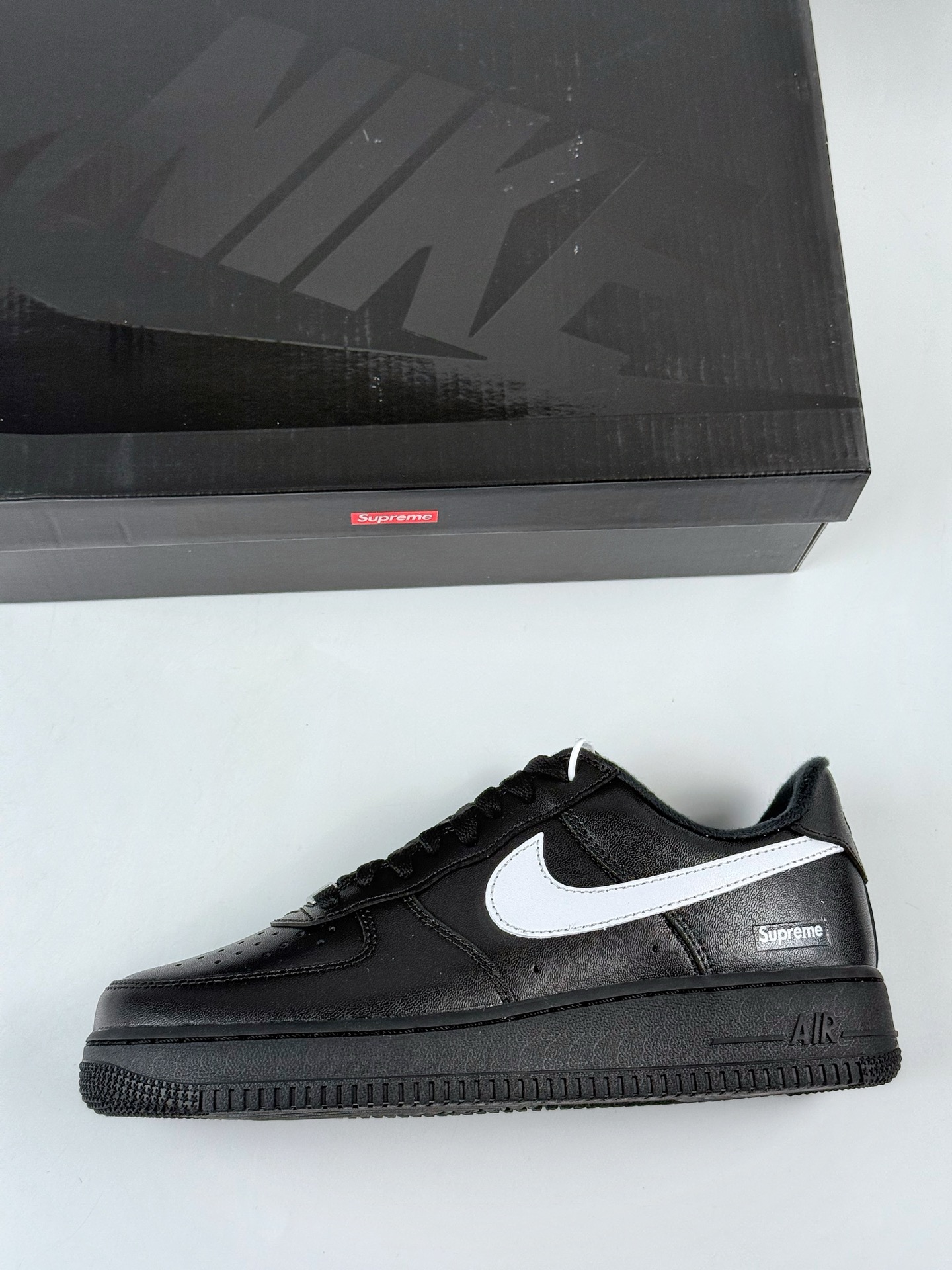 200 Nike Air Force 1 Low 07 x Supreme 亮面黑白 CU9225-002