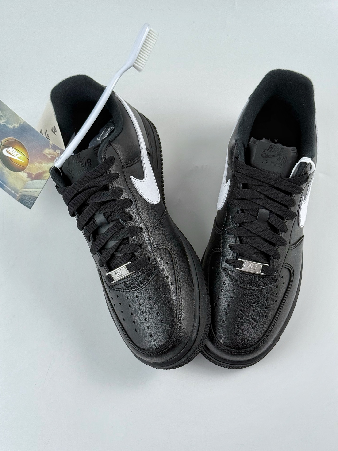 200 Nike Air Force 1 Low 07 x Supreme 亮面黑白 CU9225-002