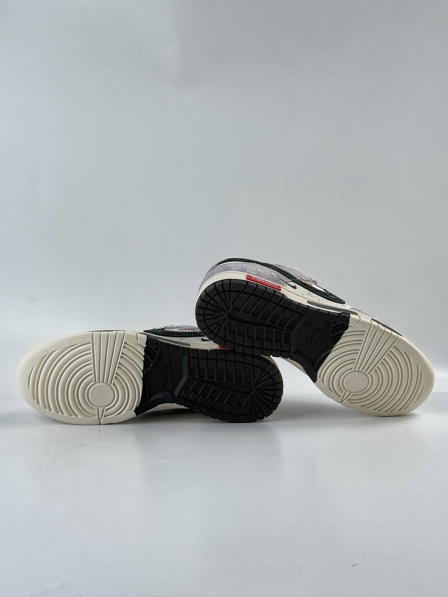 280 Nike SB Dunk Low x Louis Vuitton x Superme 灰白黑双小勾满天星 CX5050-Y18