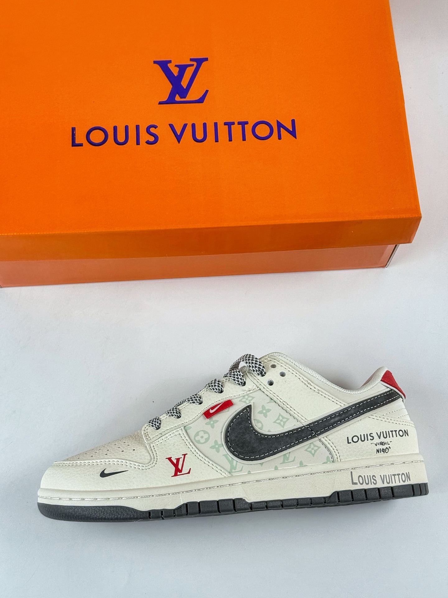 280 Nike SB Dunk Low x Louis Vuitton 白灰小勾满天星 HT5088-606