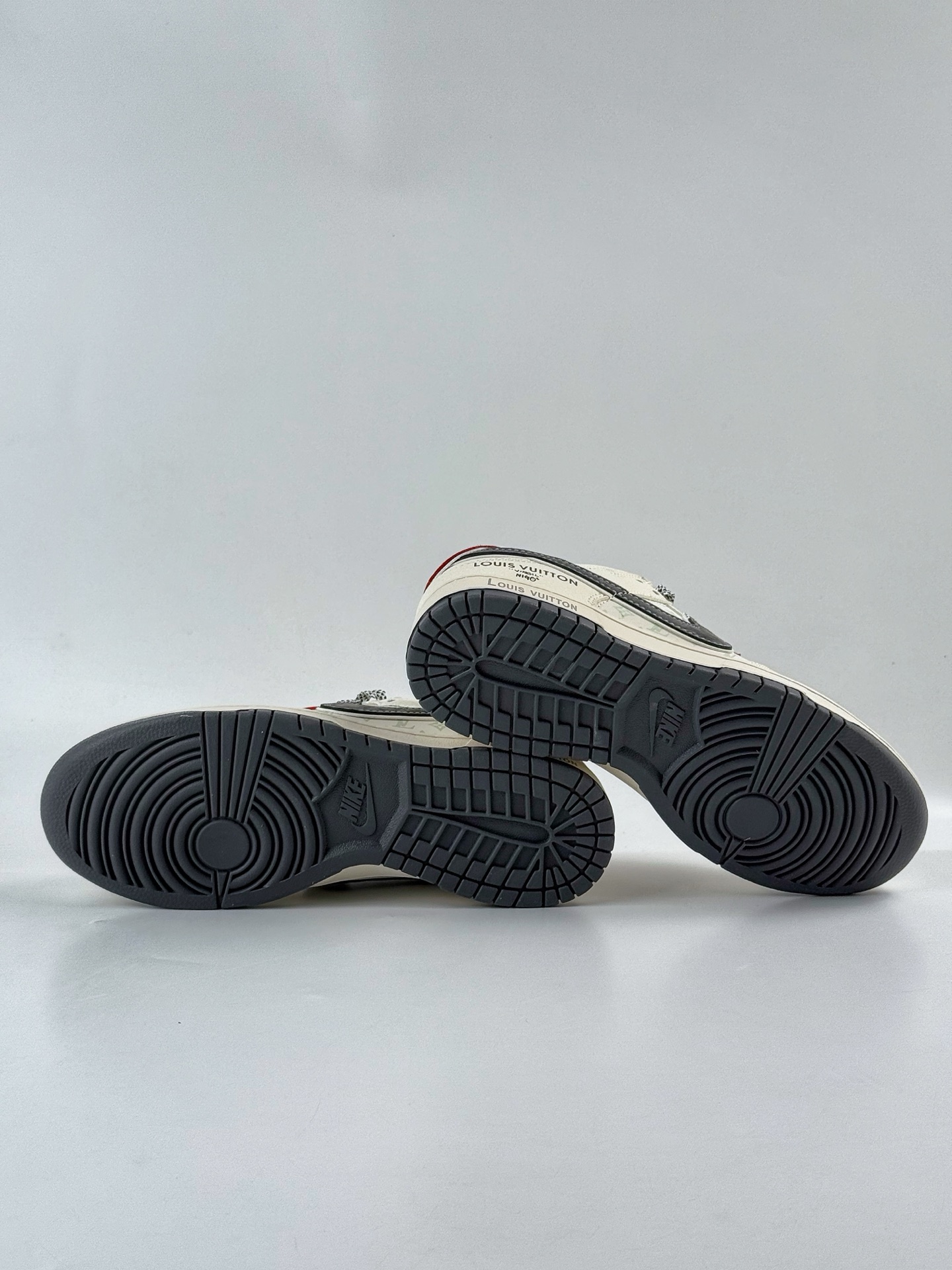 280 Nike SB Dunk Low x Louis Vuitton 白灰小勾满天星 HT5088-606