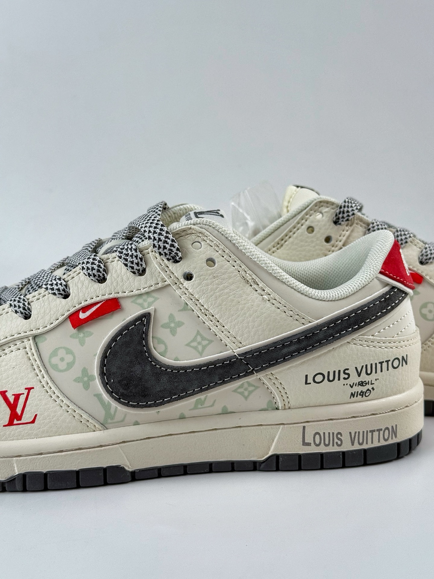 280 Nike SB Dunk Low x Louis Vuitton 白灰小勾满天星 HT5088-606