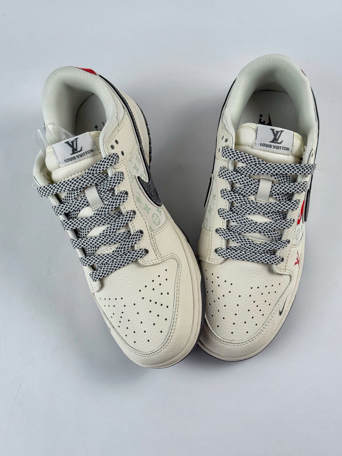 280 Nike SB Dunk Low x Louis Vuitton 白灰小勾满天星 HT5088-606