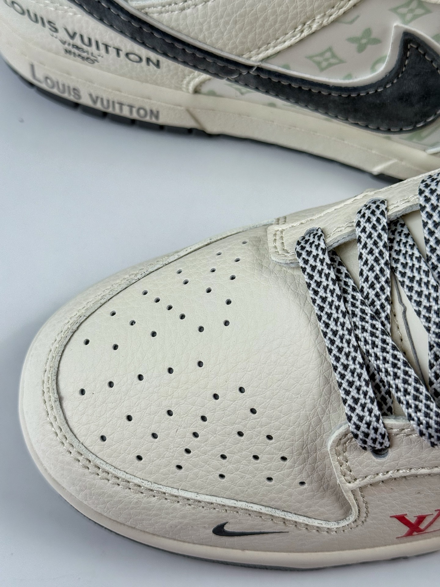 280 Nike SB Dunk Low x Louis Vuitton 白灰小勾满天星 HT5088-606