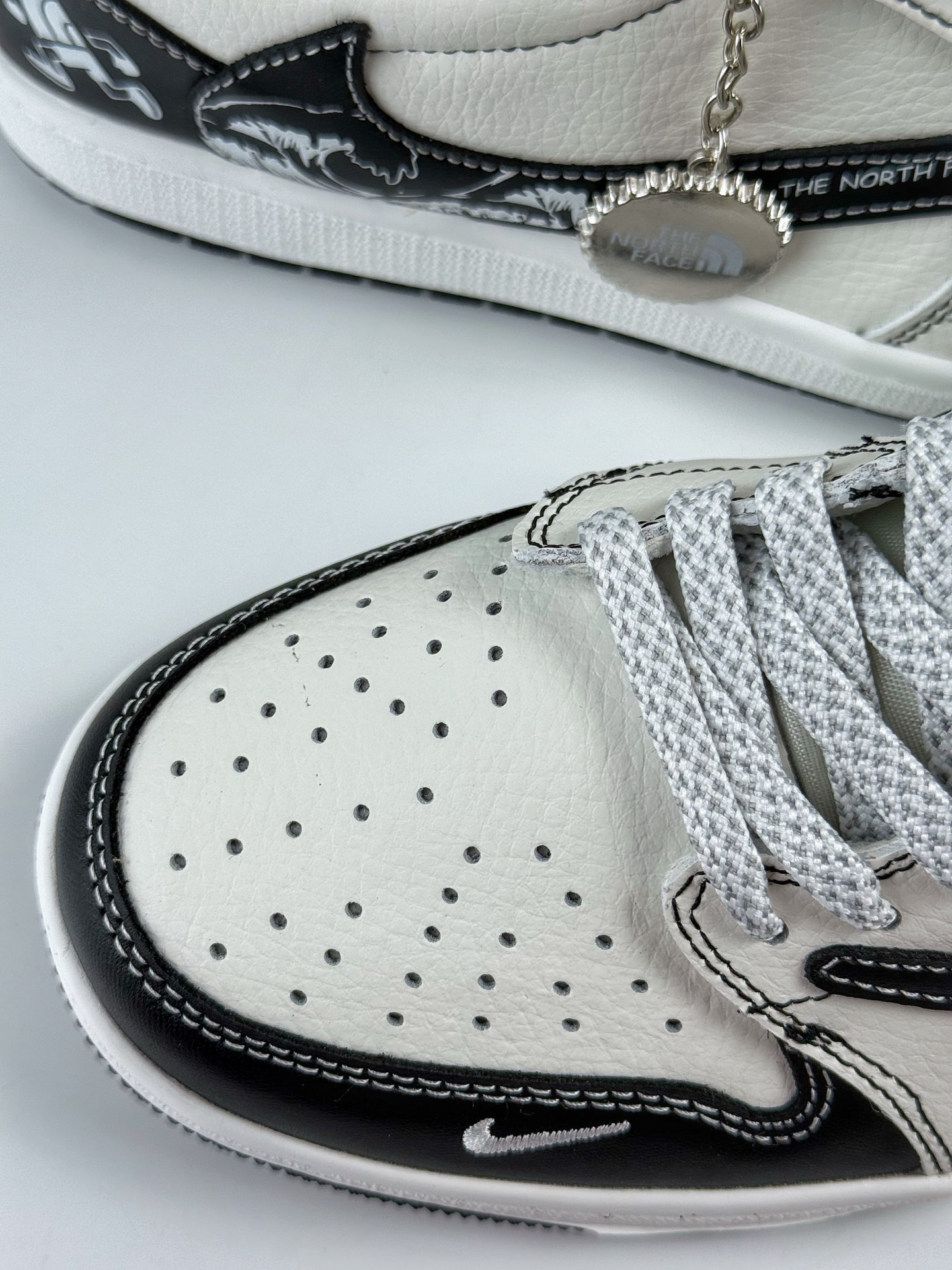 280 Travis Scott x Nike Air Jordan 1 Low x The North Face Air Jordan 1 Low 反转黑白小勾满天星倒钩 DZ5899-028