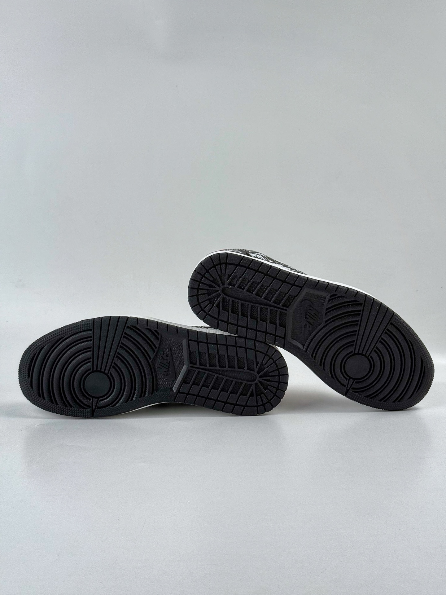 280 Travis Scott x Nike Air Jordan 1 Low x The North Face Air Jordan 1 Low 反转黑白小勾满天星倒钩 DZ5899-028