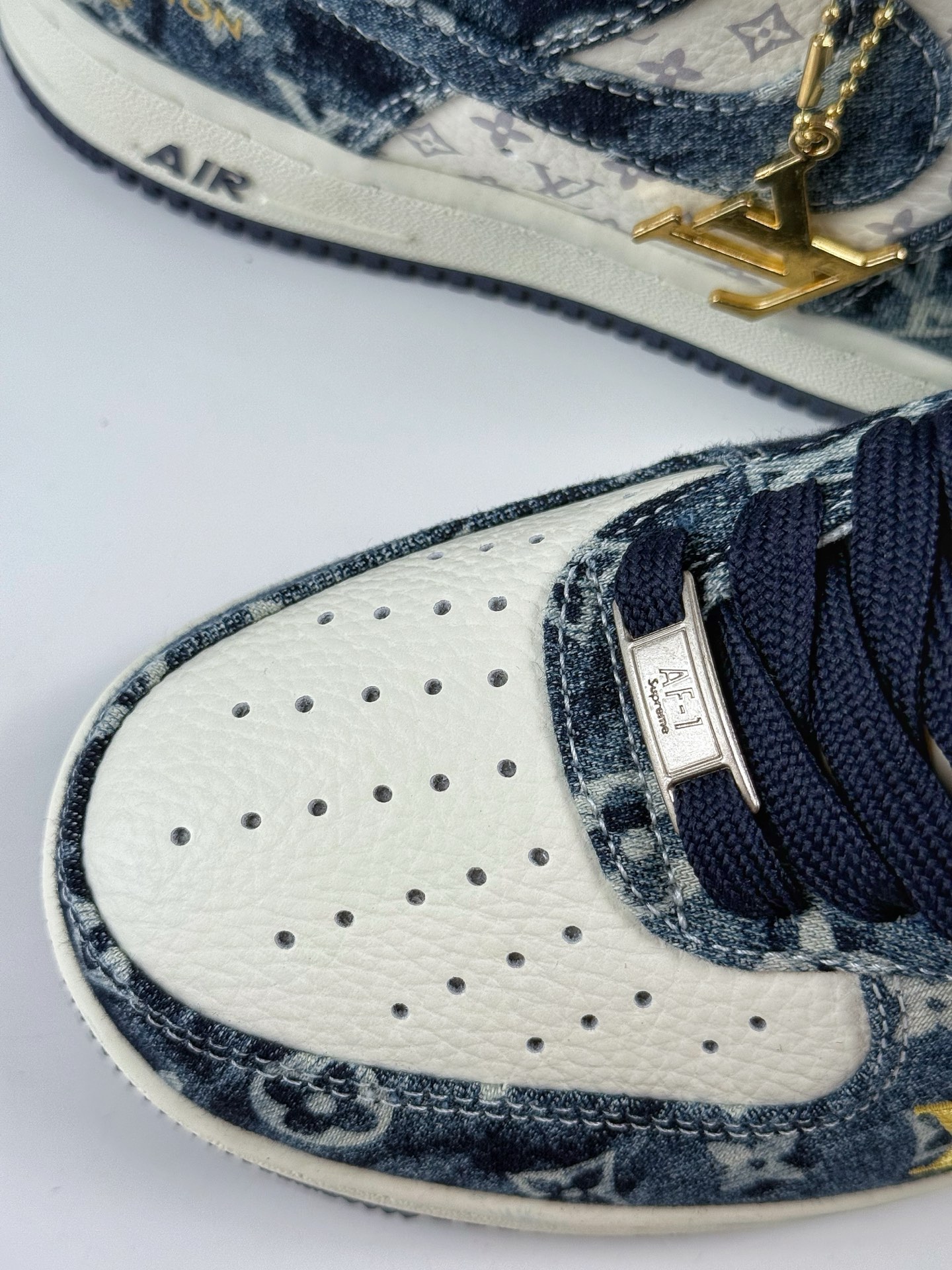 260 Nike Air Force 1 Low 07 x Louis Vuitton 蓝白牛仔 YF9511-820