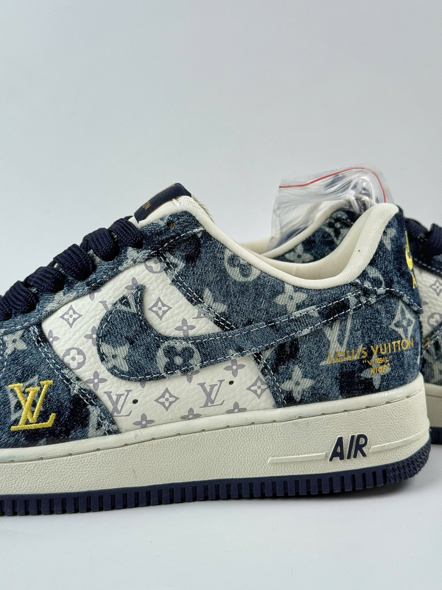 260 Nike Air Force 1 Low 07 x Louis Vuitton 蓝白牛仔 YF9511-820
