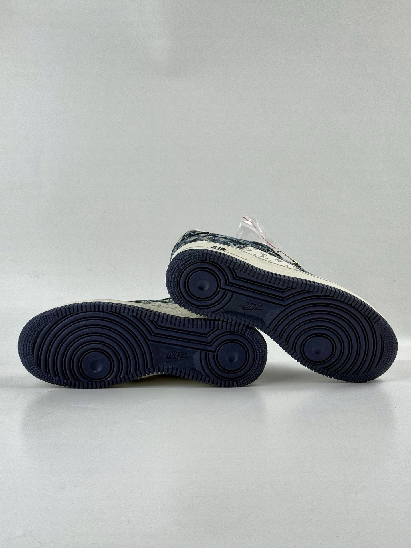 260 Nike Air Force 1 Low 07 x Louis Vuitton 蓝白牛仔 YF9511-820