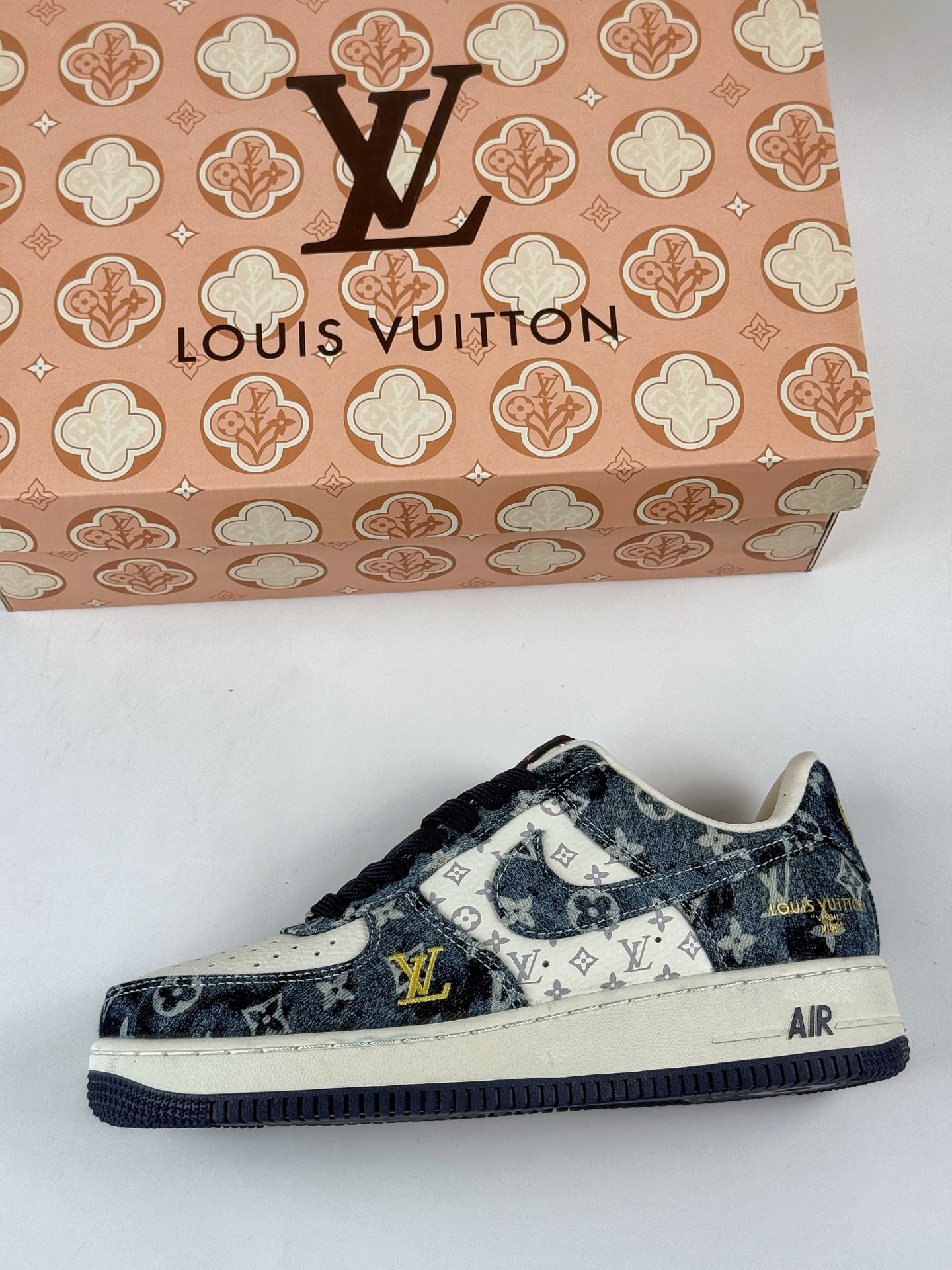 260 Nike Air Force 1 Low 07 x Louis Vuitton 蓝白牛仔 YF9511-820