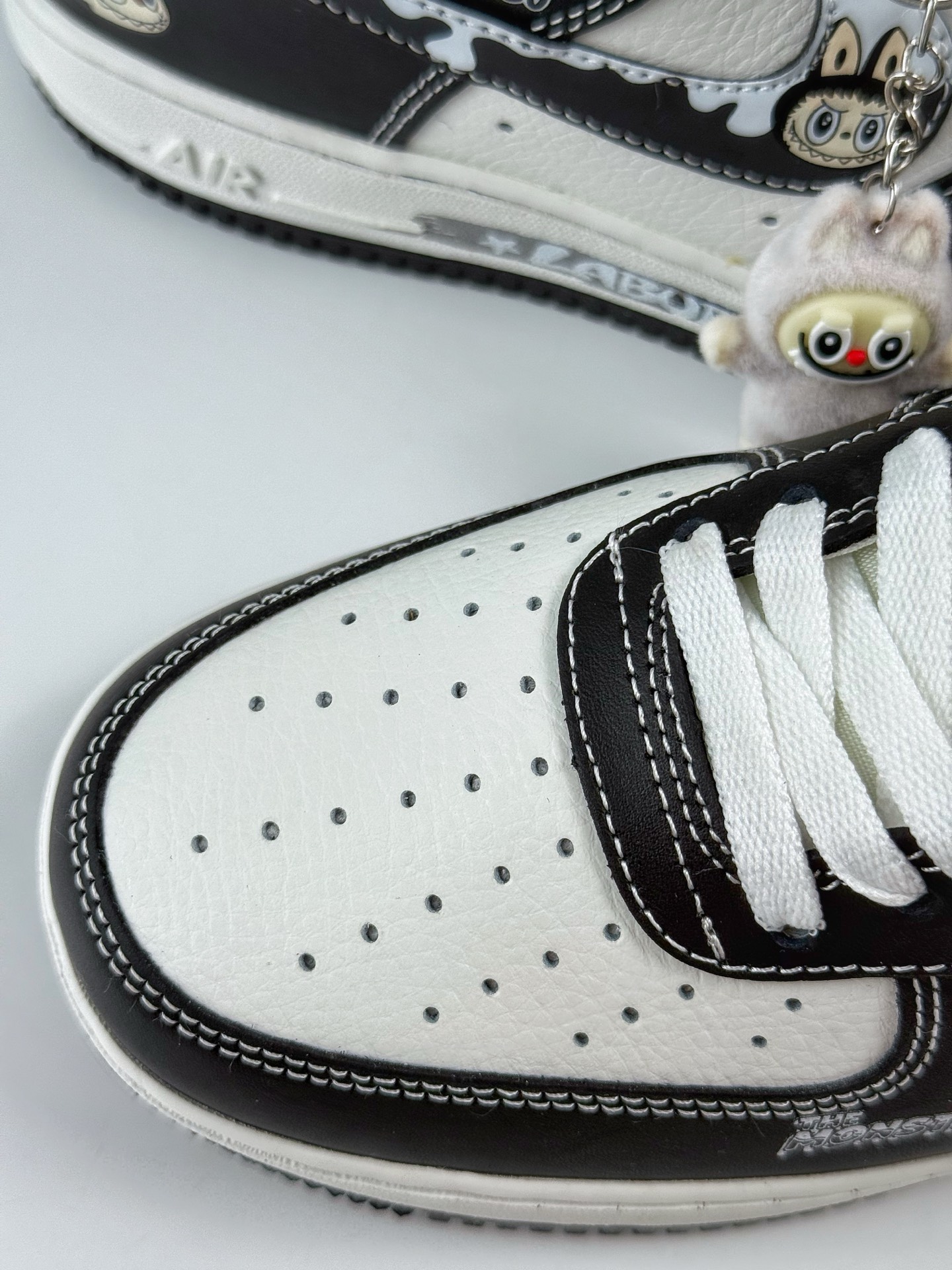260 Nike Air Force 1 Low 07 x LABUBU 黑白 KJ5188-001