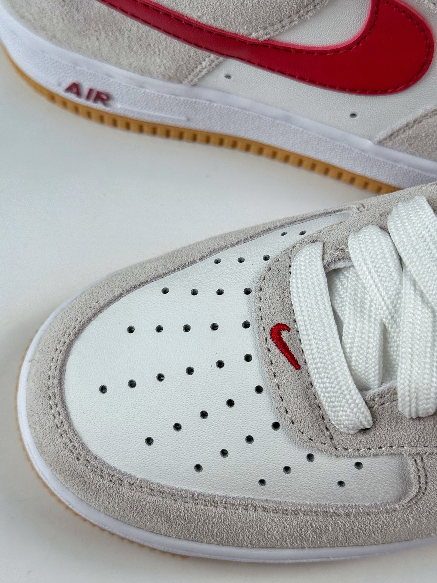 200 Nike Air Force 1 Low 07 灰白红 IB6388-101