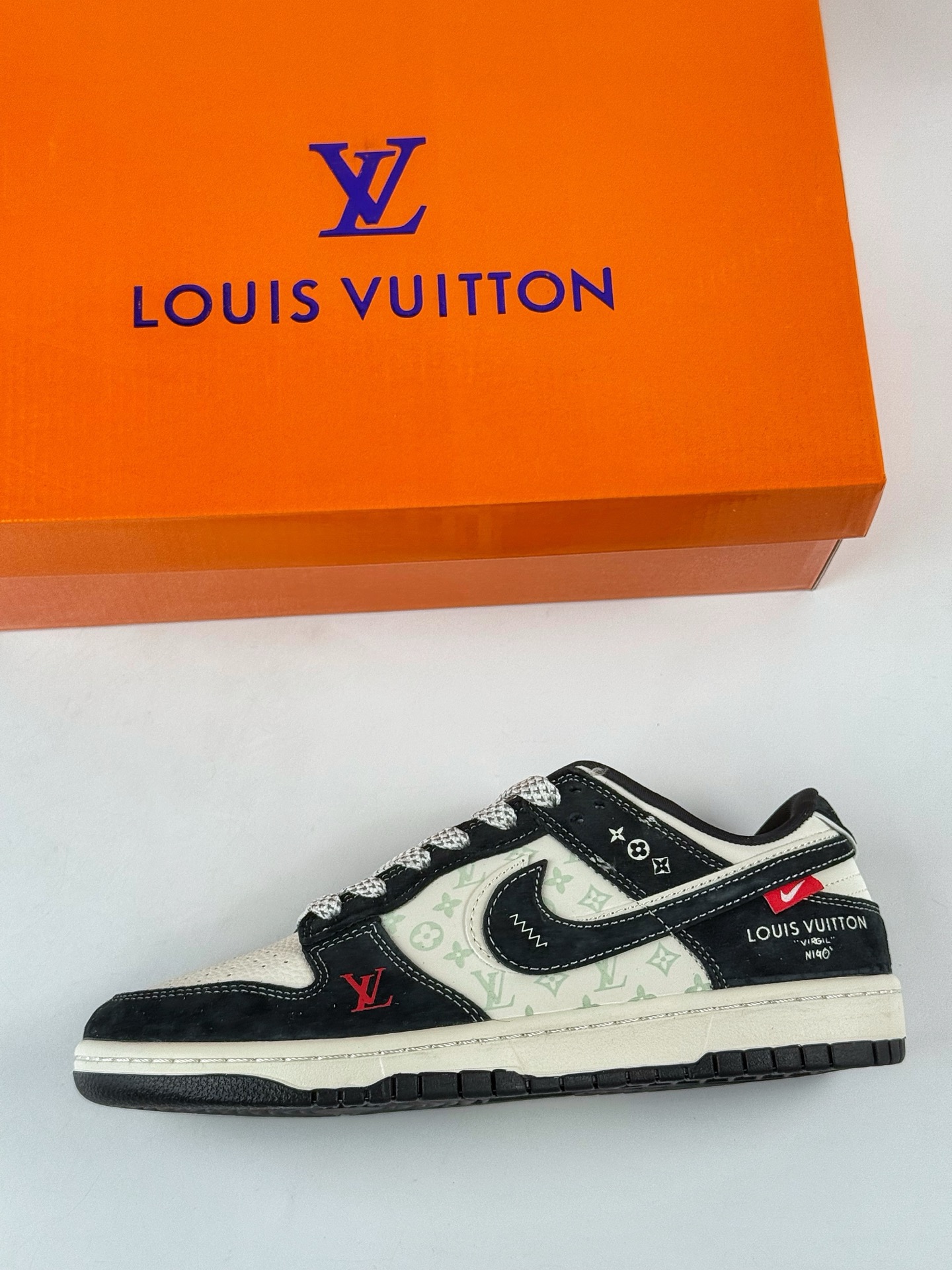 280 Nike SB Dunk Low x Louis Vuitton 黑白双勾满天星 CX5050-Y22