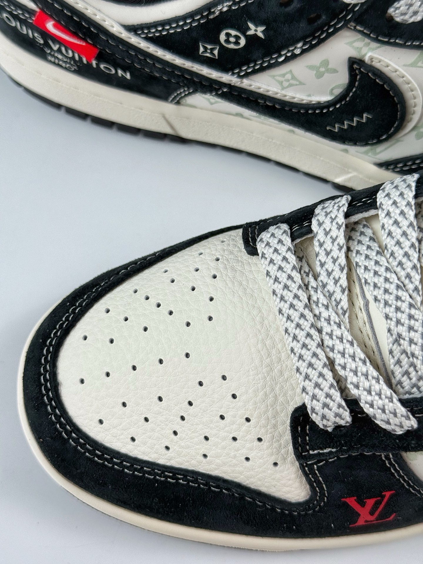 280 Nike SB Dunk Low x Louis Vuitton 黑白双勾满天星 CX5050-Y22