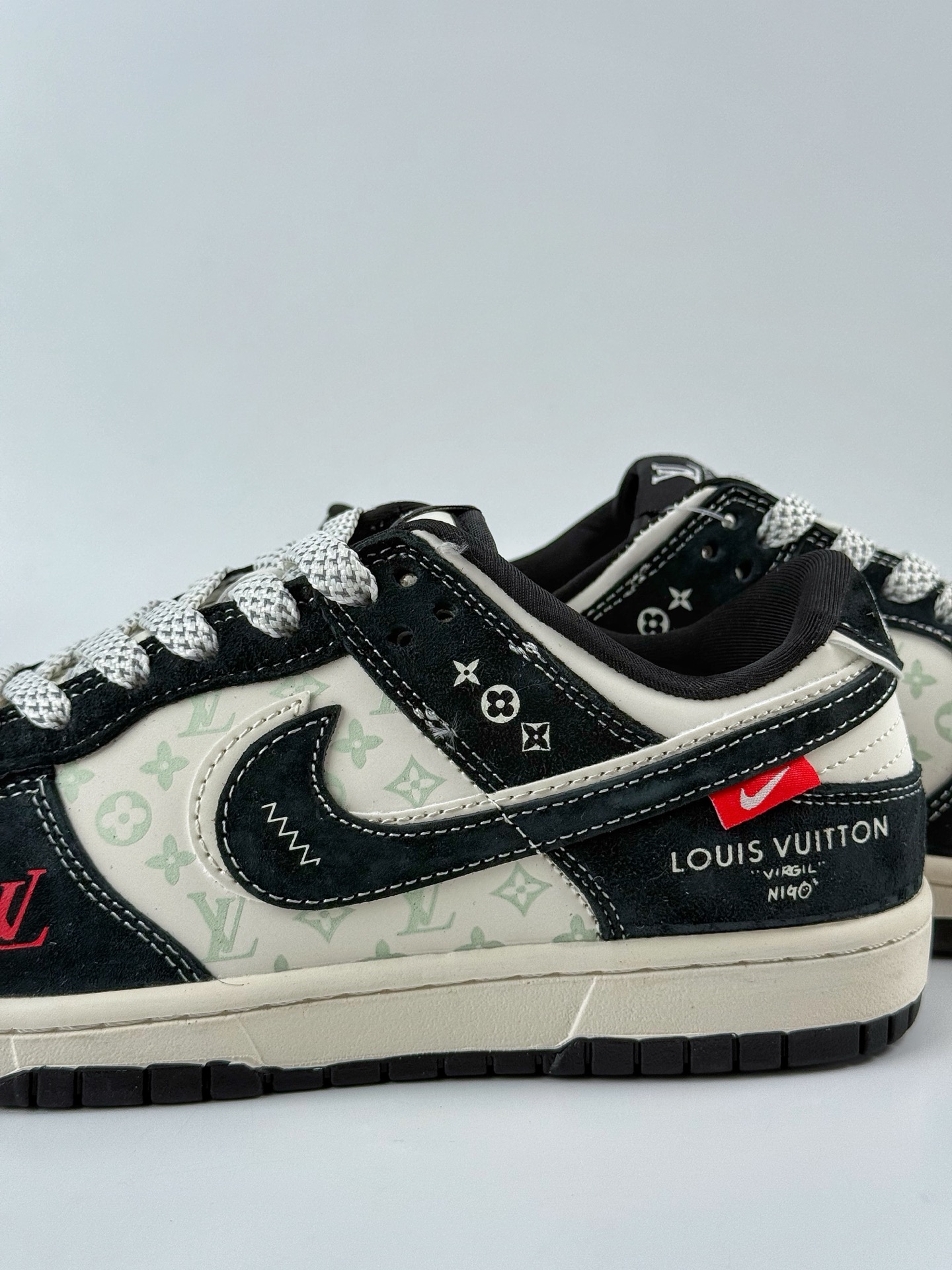 280 Nike SB Dunk Low x Louis Vuitton 黑白双勾满天星 CX5050-Y22
