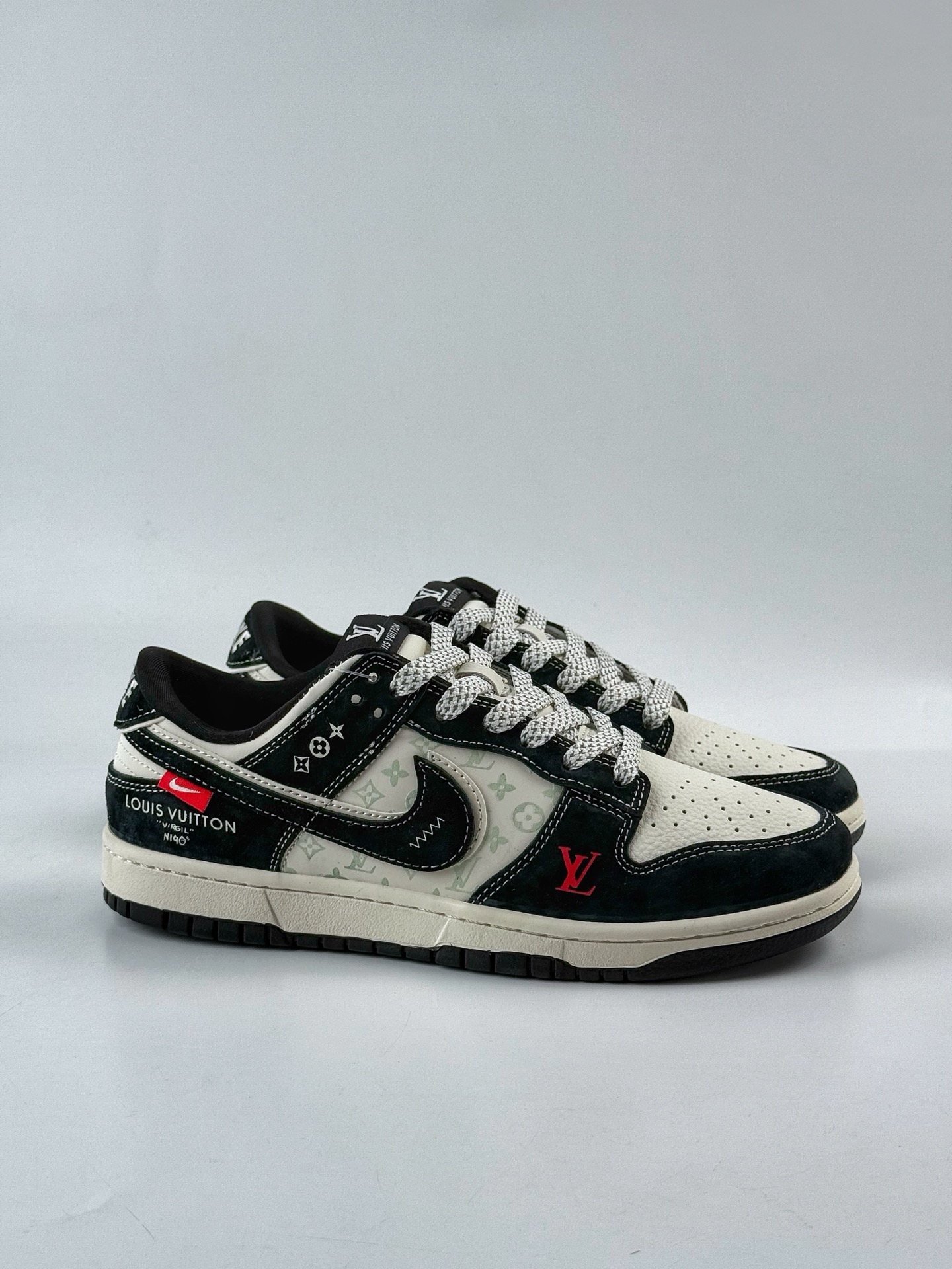 280 Nike SB Dunk Low x Louis Vuitton 黑白双勾满天星 CX5050-Y22