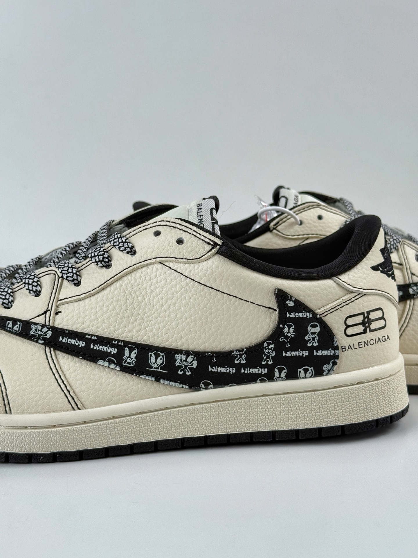 280 Travis Scott x Nike Air Jordan 1 Low x Balenciaga Air Jordan 1 Low 反转米黑小勾满天星倒钩 DS2025-002