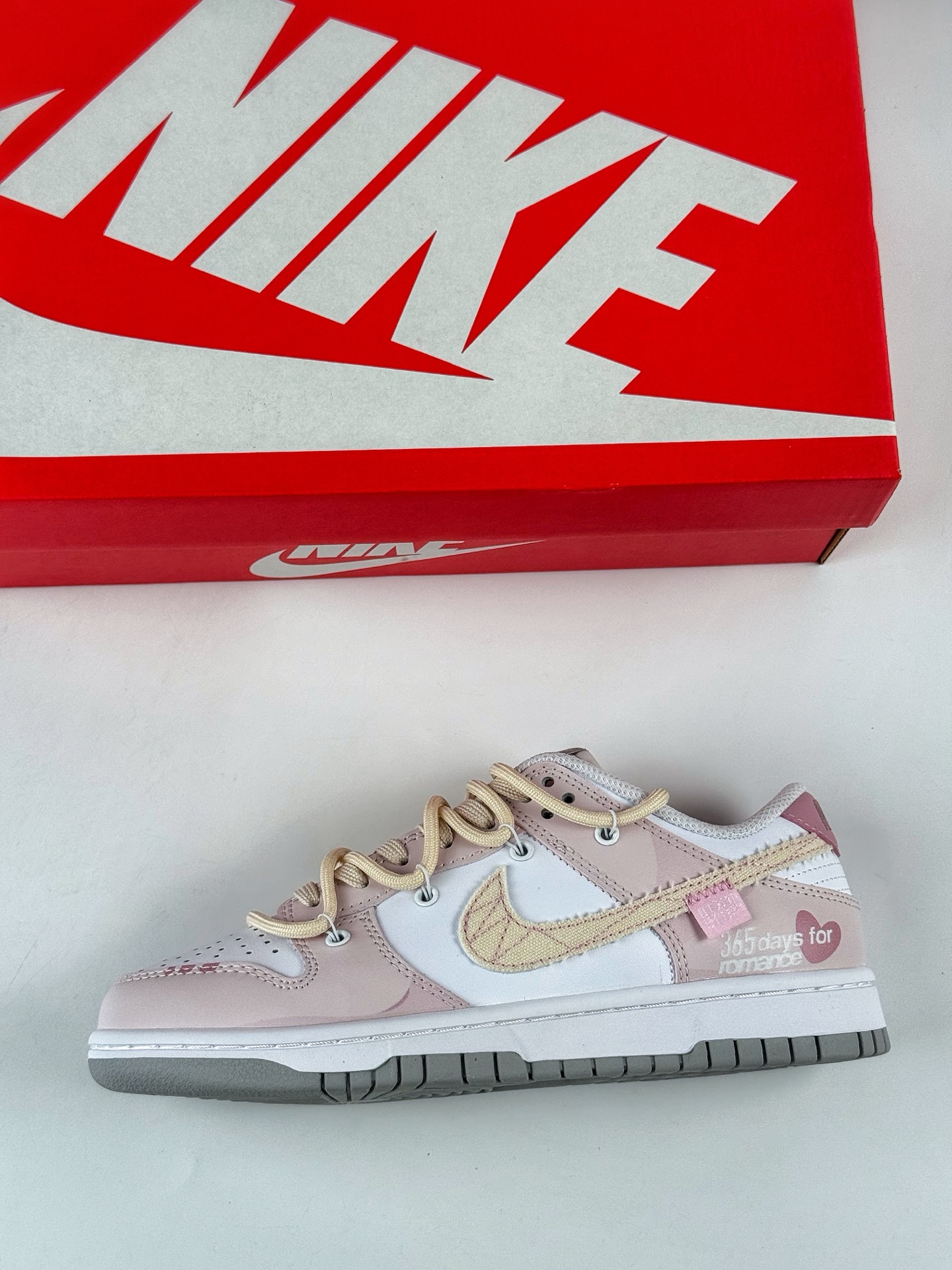 260 Nike SB Dunk Low 甜心狙击 粉白 DD1391-103