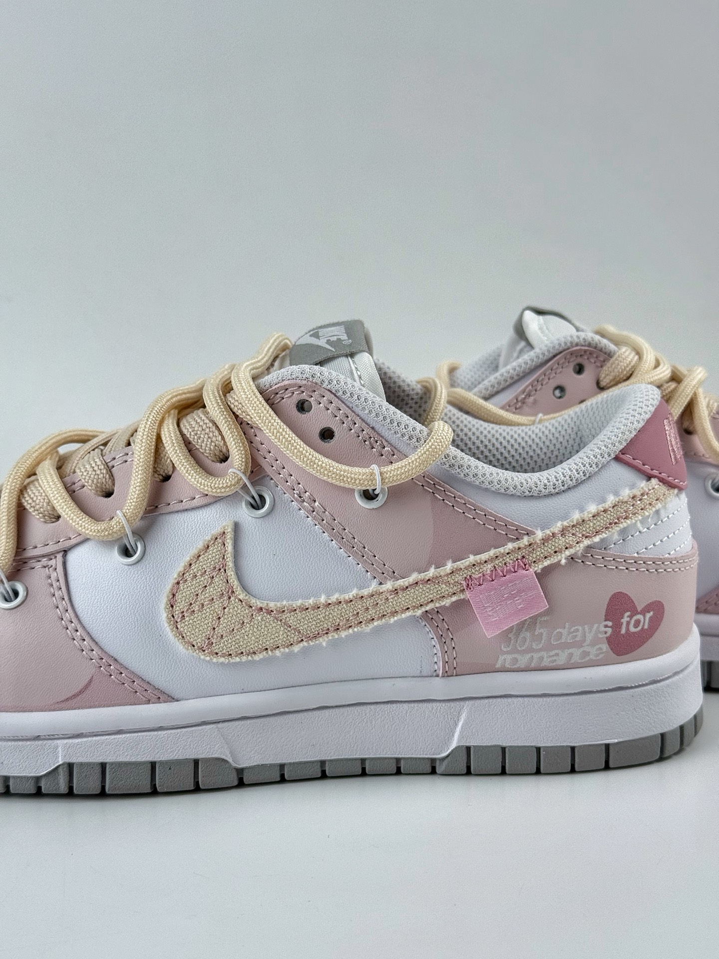 260 Nike SB Dunk Low 甜心狙击 粉白 DD1391-103