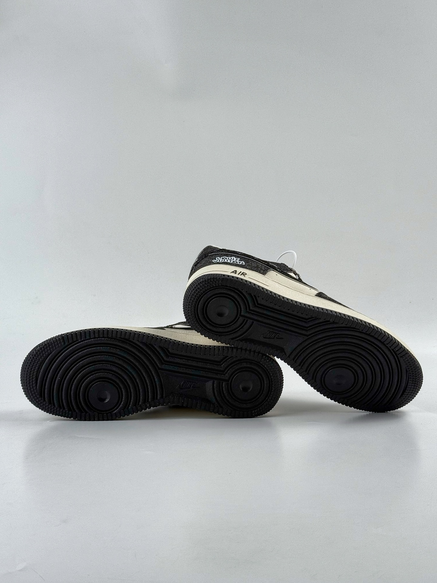 Nike Air Force 1 Low 07 x Louis Vuitton 黑白 DX1888-097-莆田鞋,莆田鞋货源,高仿鞋,高仿鞋货源,安福档口,莆田高仿鞋,莆田鞋批发,高仿鞋批发,莆田高仿运动鞋,高仿运动鞋,莆田运动鞋 Nike Air Force 1 Low 07 x Louis Vuitton 黑白 DX1888-097