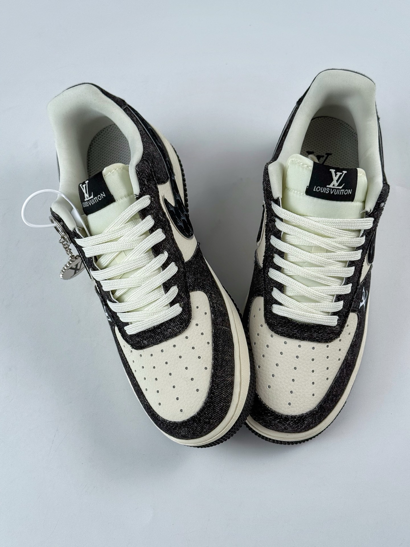 Nike Air Force 1 Low 07 x Louis Vuitton 黑白 DX1888-097-莆田鞋,莆田鞋货源,高仿鞋,高仿鞋货源,安福档口,莆田高仿鞋,莆田鞋批发,高仿鞋批发,莆田高仿运动鞋,高仿运动鞋,莆田运动鞋 Nike Air Force 1 Low 07 x Louis Vuitton 黑白 DX1888-097