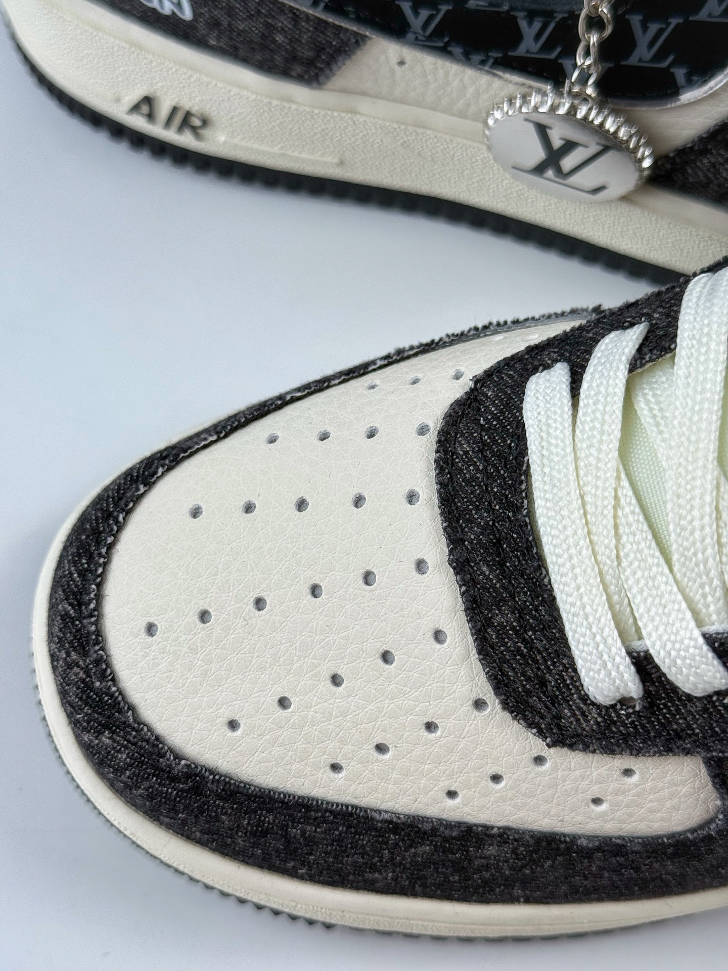 Nike Air Force 1 Low 07 x Louis Vuitton 黑白 DX1888-097-莆田鞋,莆田鞋货源,高仿鞋,高仿鞋货源,安福档口,莆田高仿鞋,莆田鞋批发,高仿鞋批发,莆田高仿运动鞋,高仿运动鞋,莆田运动鞋 Nike Air Force 1 Low 07 x Louis Vuitton 黑白 DX1888-097