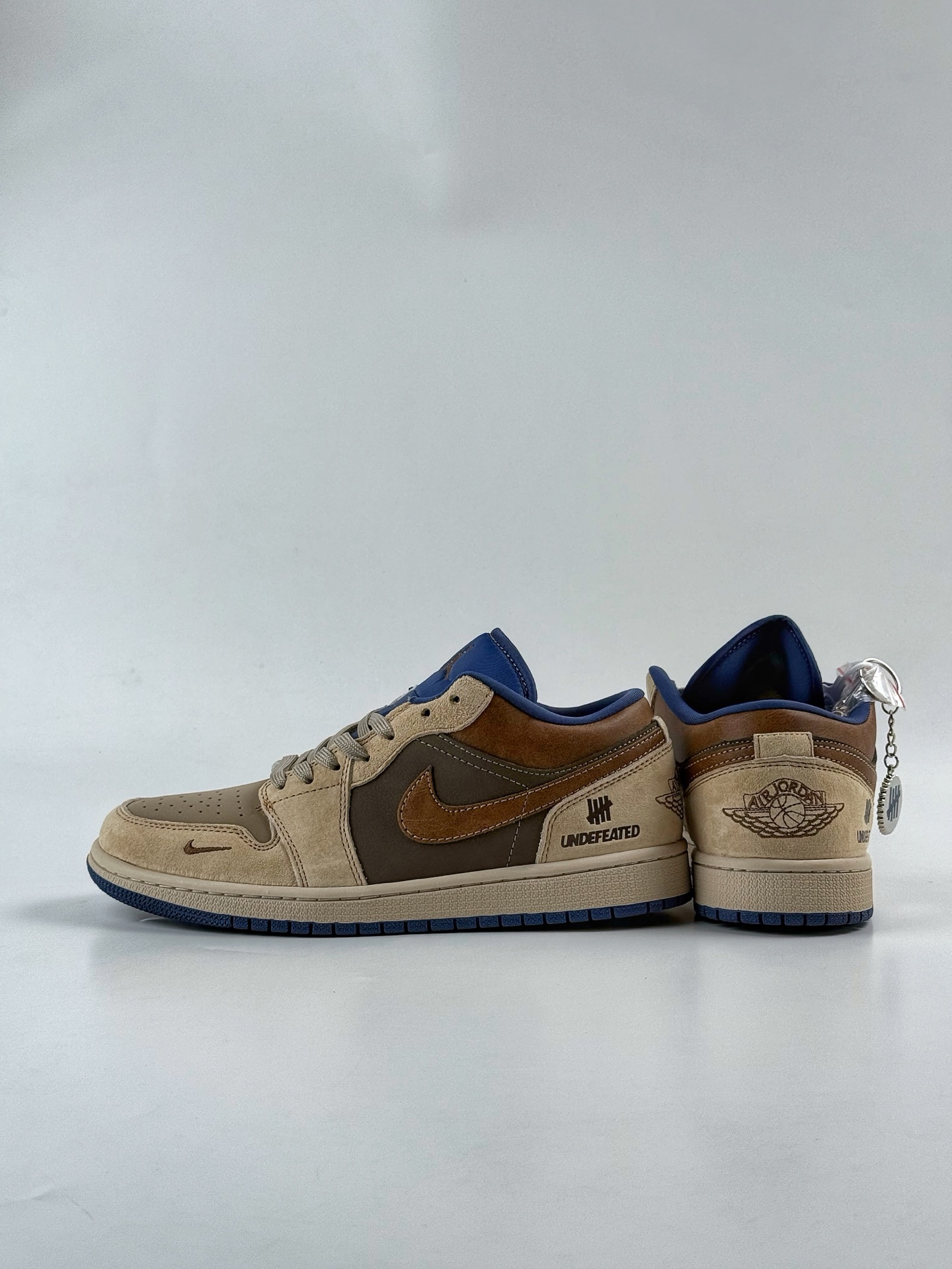 Nike Jordan Air Jordan 1 x UNDEFEATED 米粽小勾 QG1988-003-莆田鞋,莆田鞋货源,高仿鞋,高仿鞋货源,安福档口,莆田高仿鞋,莆田鞋批发,高仿鞋批发,莆田高仿运动鞋,高仿运动鞋,莆田运动鞋 Nike Jordan Air Jordan 1 x UNDEFEATED 米粽小勾 QG1988-003