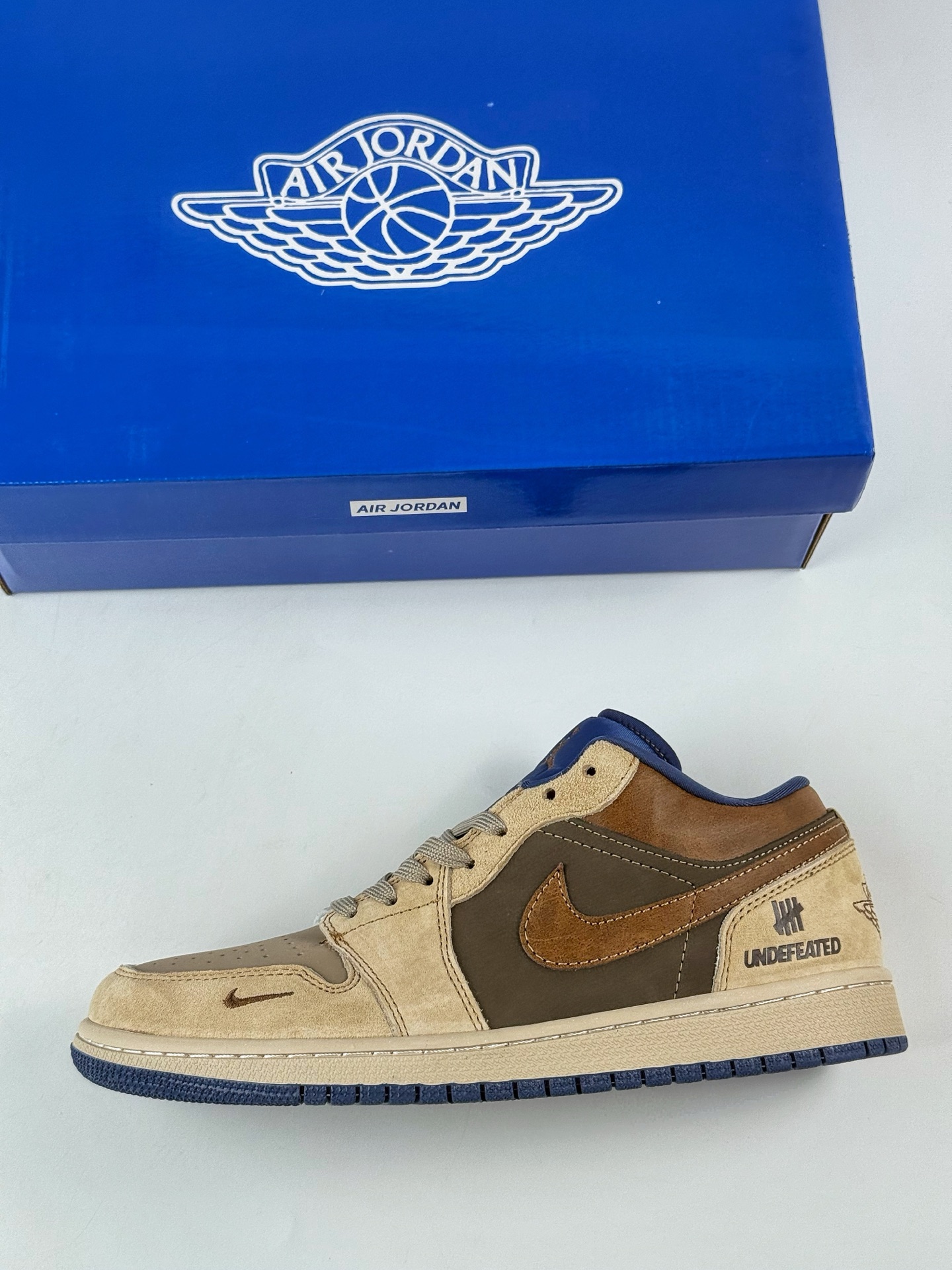 Nike Jordan Air Jordan 1 x UNDEFEATED 米粽小勾 QG1988-003-莆田鞋,莆田鞋货源,高仿鞋,高仿鞋货源,安福档口,莆田高仿鞋,莆田鞋批发,高仿鞋批发,莆田高仿运动鞋,高仿运动鞋,莆田运动鞋 Nike Jordan Air Jordan 1 x UNDEFEATED 米粽小勾 QG1988-003