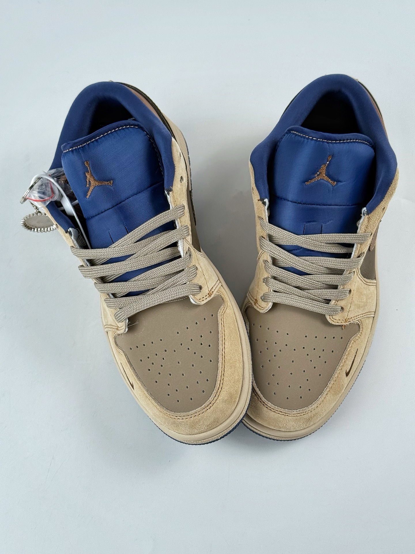 Nike Jordan Air Jordan 1 x UNDEFEATED 米粽小勾 QG1988-003-莆田鞋,莆田鞋货源,高仿鞋,高仿鞋货源,安福档口,莆田高仿鞋,莆田鞋批发,高仿鞋批发,莆田高仿运动鞋,高仿运动鞋,莆田运动鞋 Nike Jordan Air Jordan 1 x UNDEFEATED 米粽小勾 QG1988-003