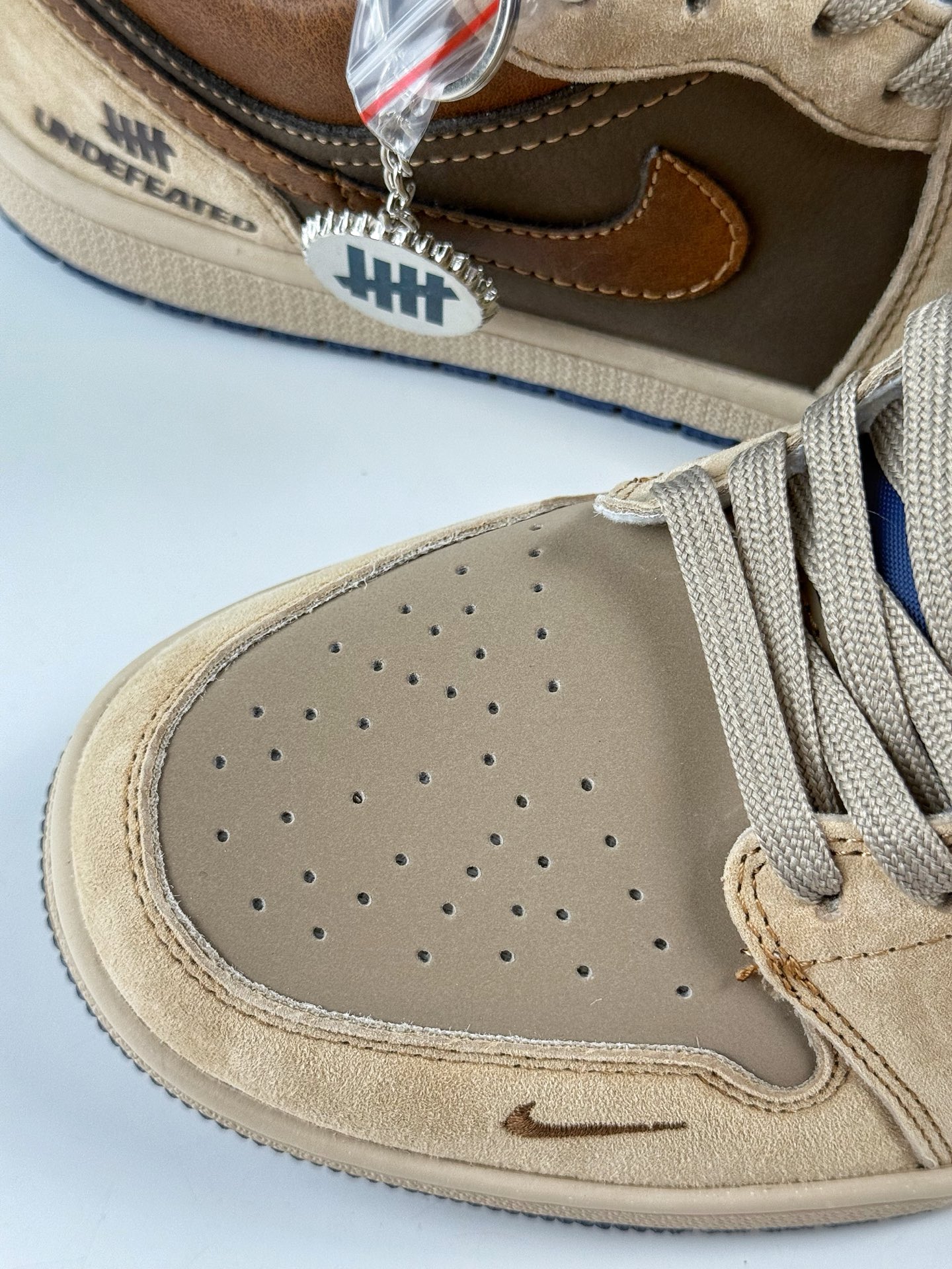 Nike Jordan Air Jordan 1 x UNDEFEATED 米粽小勾 QG1988-003-莆田鞋,莆田鞋货源,高仿鞋,高仿鞋货源,安福档口,莆田高仿鞋,莆田鞋批发,高仿鞋批发,莆田高仿运动鞋,高仿运动鞋,莆田运动鞋 Nike Jordan Air Jordan 1 x UNDEFEATED 米粽小勾 QG1988-003