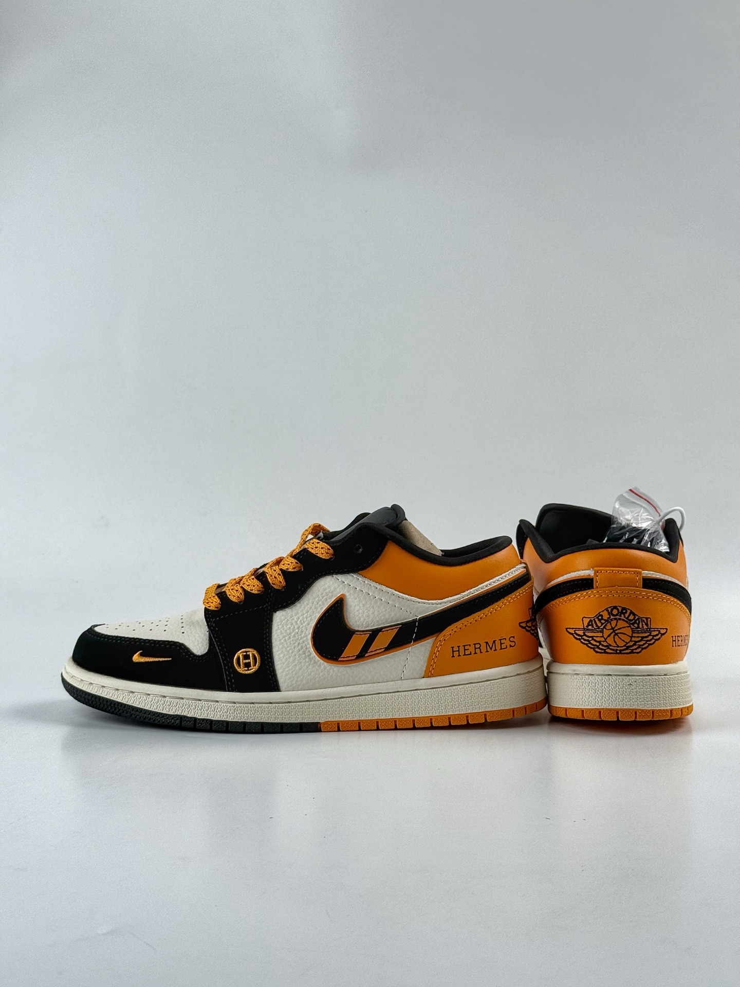 Nike Jordan Air Jordan 1 x HERMES 黑白黄小勾满天星 LJ8888-004-莆田鞋,莆田鞋货源,高仿鞋,高仿鞋货源,安福档口,莆田高仿鞋,莆田鞋批发,高仿鞋批发,莆田高仿运动鞋,高仿运动鞋,莆田运动鞋 Nike Jordan Air Jordan 1 x HERMES 黑白黄小勾满天星 LJ8888-004