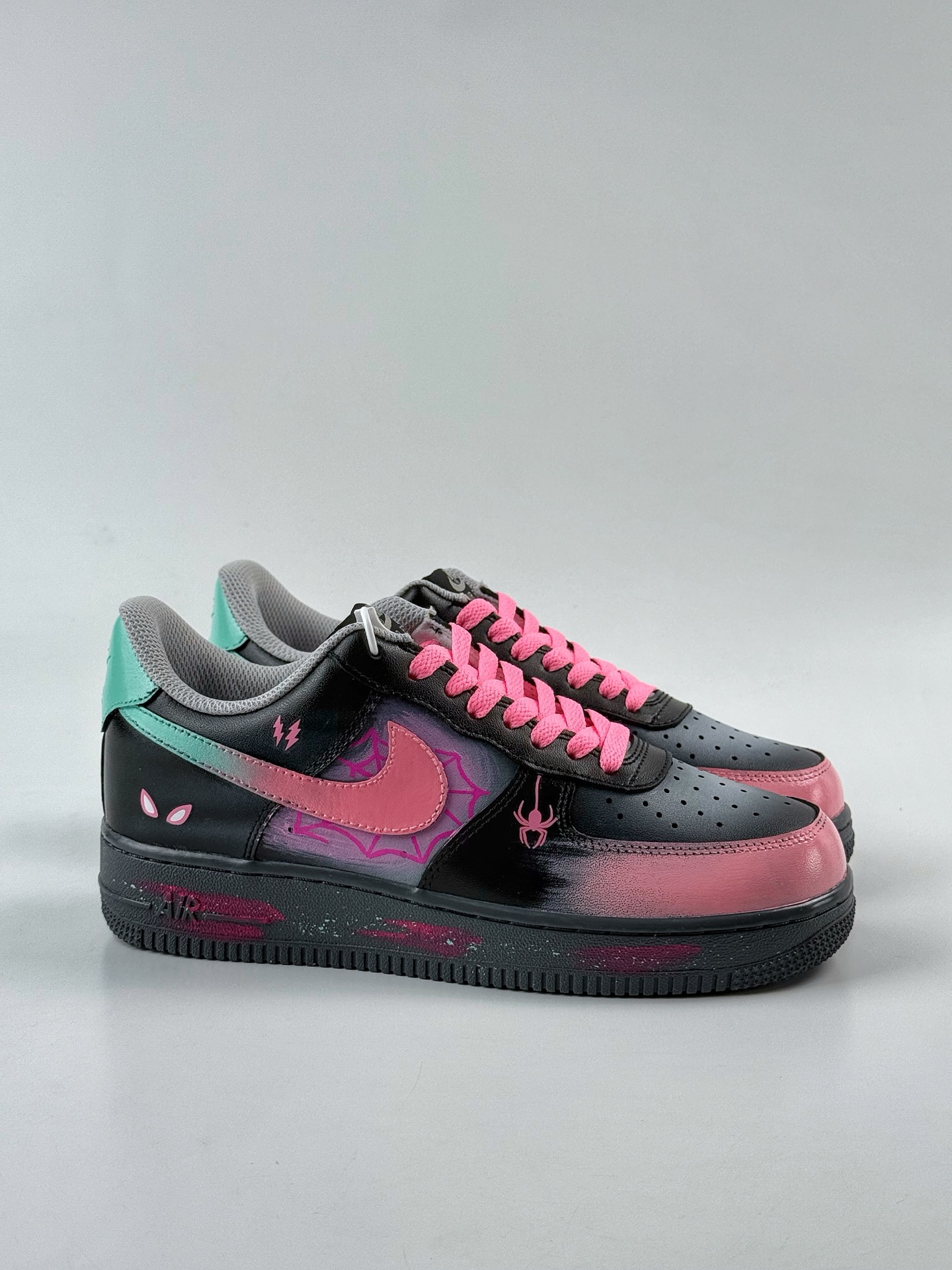 Nike Air Force 1 Low 07 粉黑蜘蛛侠涂鸦 YD2425-011 Nike Air Force 1 Low 07 粉黑蜘蛛侠涂鸦 YD2425-011