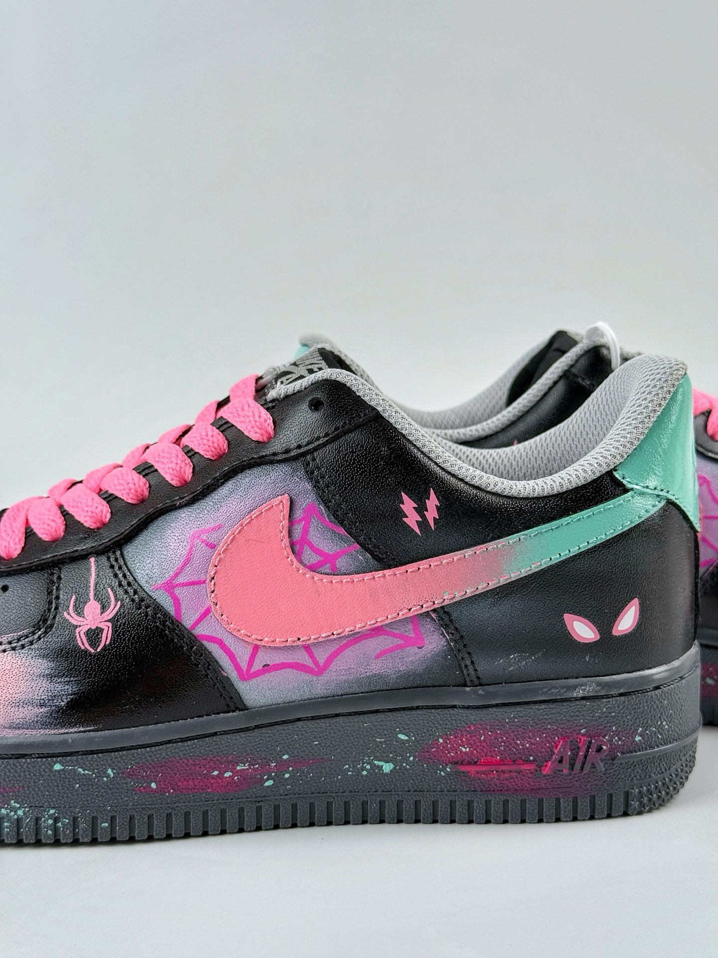 Nike Air Force 1 Low 07 粉黑蜘蛛侠涂鸦 YD2425-011 Nike Air Force 1 Low 07 粉黑蜘蛛侠涂鸦 YD2425-011
