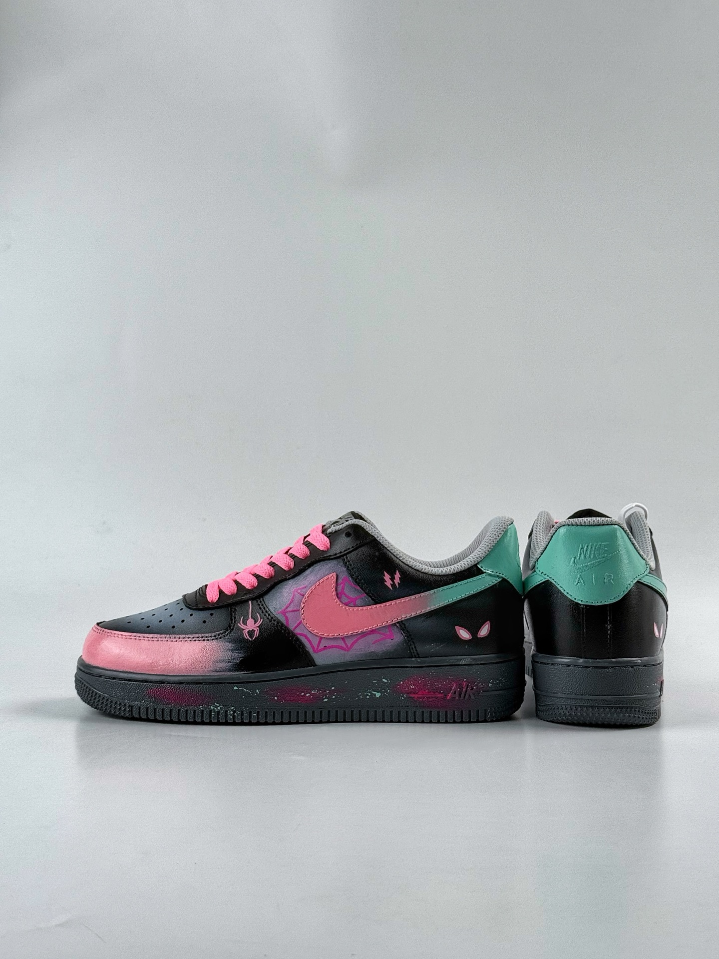 Nike Air Force 1 Low 07 粉黑蜘蛛侠涂鸦 YD2425-011 Nike Air Force 1 Low 07 粉黑蜘蛛侠涂鸦 YD2425-011