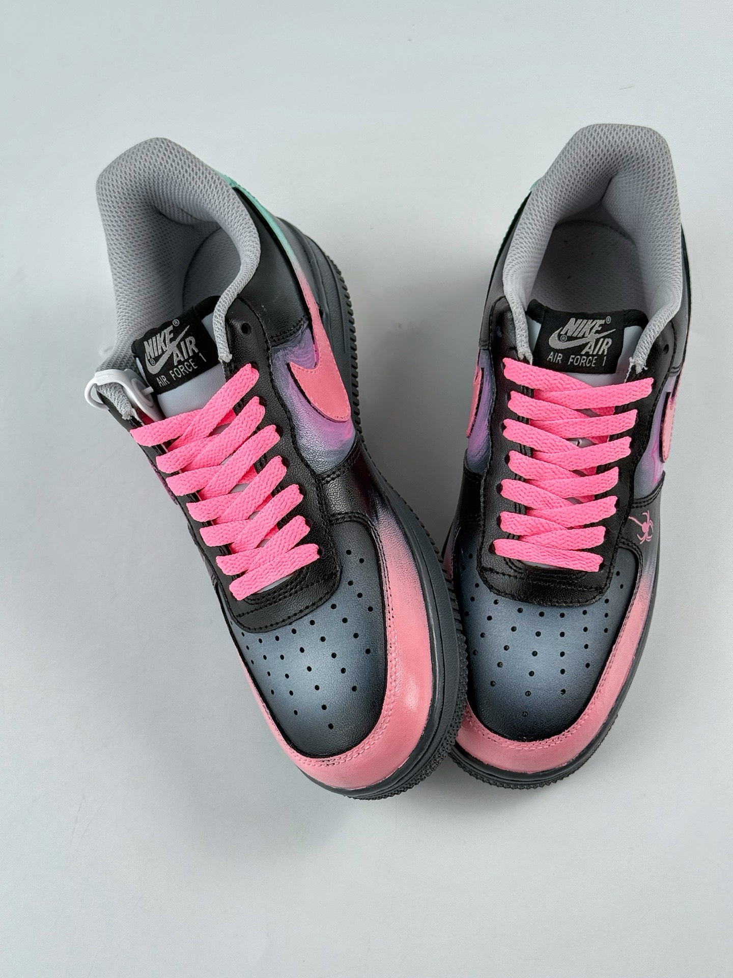 Nike Air Force 1 Low 07 粉黑蜘蛛侠涂鸦 YD2425-011 Nike Air Force 1 Low 07 粉黑蜘蛛侠涂鸦 YD2425-011