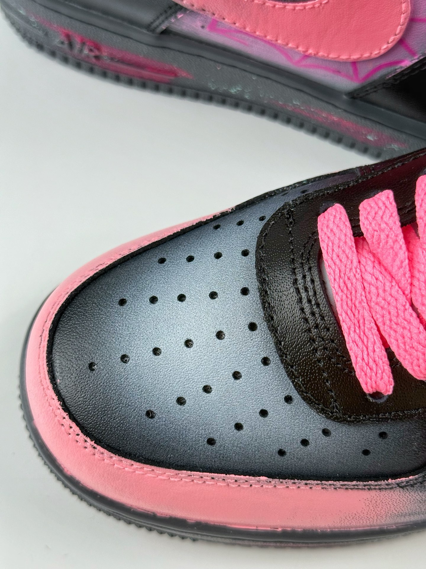 Nike Air Force 1 Low 07 粉黑蜘蛛侠涂鸦 YD2425-011 Nike Air Force 1 Low 07 粉黑蜘蛛侠涂鸦 YD2425-011