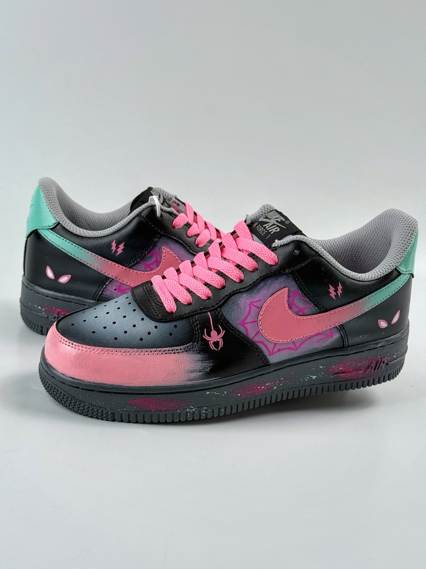 Nike Air Force 1 Low 07 粉黑蜘蛛侠涂鸦 YD2425-011 Nike Air Force 1 Low 07 粉黑蜘蛛侠涂鸦 YD2425-011