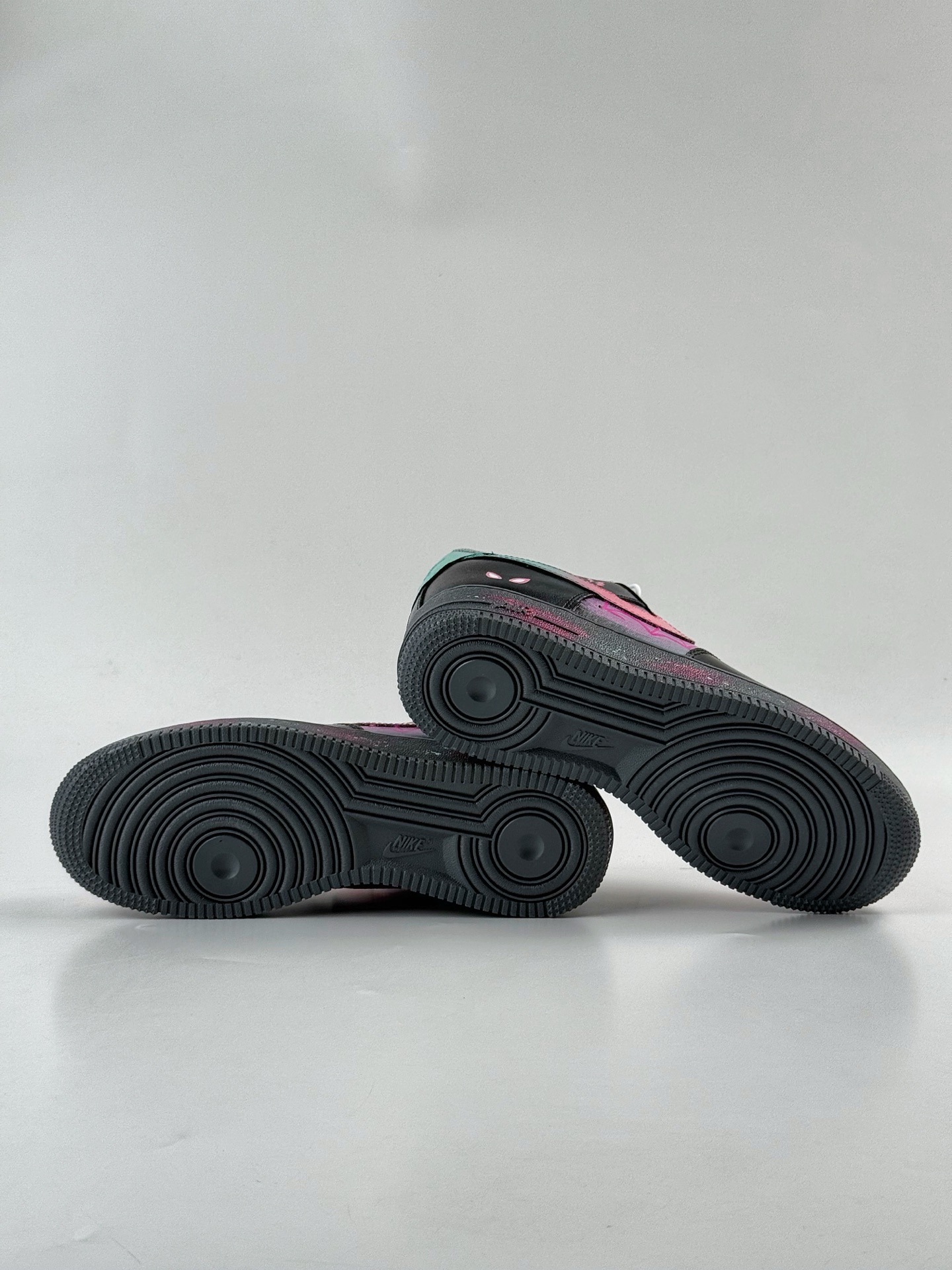 Nike Air Force 1 Low 07 粉黑蜘蛛侠涂鸦 YD2425-011 Nike Air Force 1 Low 07 粉黑蜘蛛侠涂鸦 YD2425-011