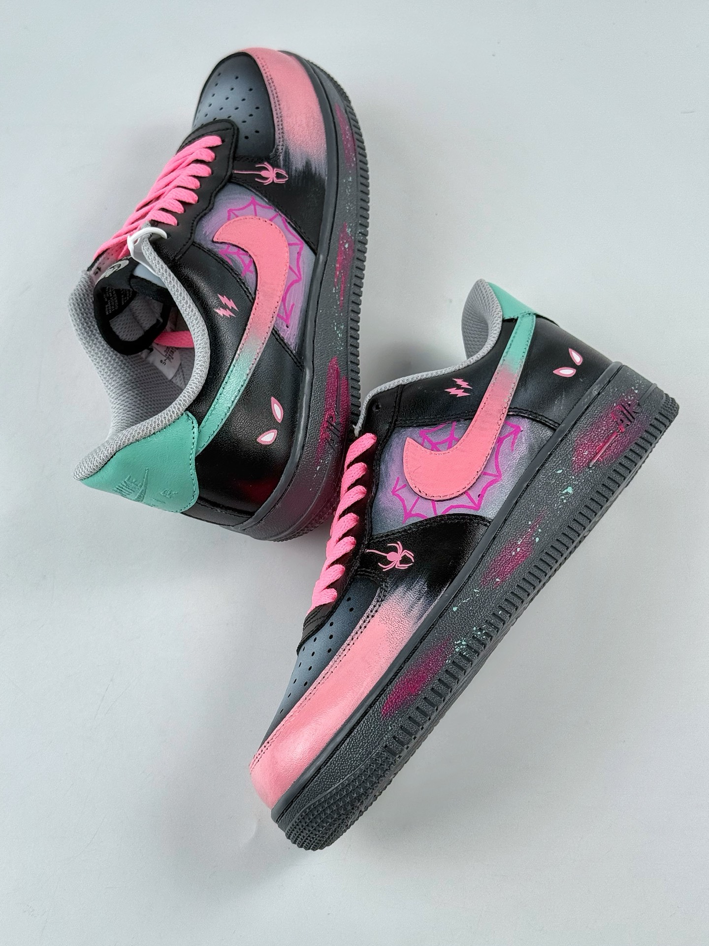 Nike Air Force 1 Low 07 粉黑蜘蛛侠涂鸦 YD2425-011 Nike Air Force 1 Low 07 粉黑蜘蛛侠涂鸦 YD2425-011