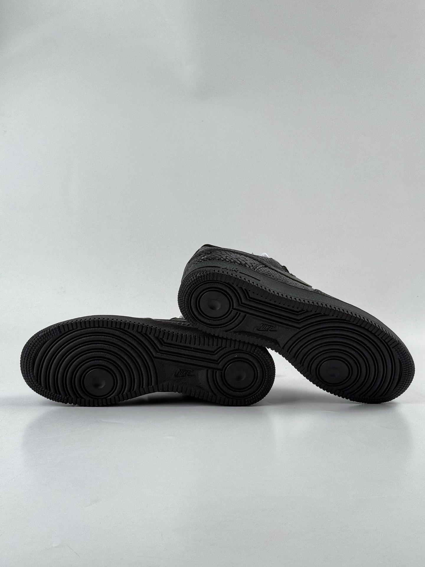 Nike Air Force 1 Low 07 专属logo（曼巴蛇图案）黑色 IB0018-003